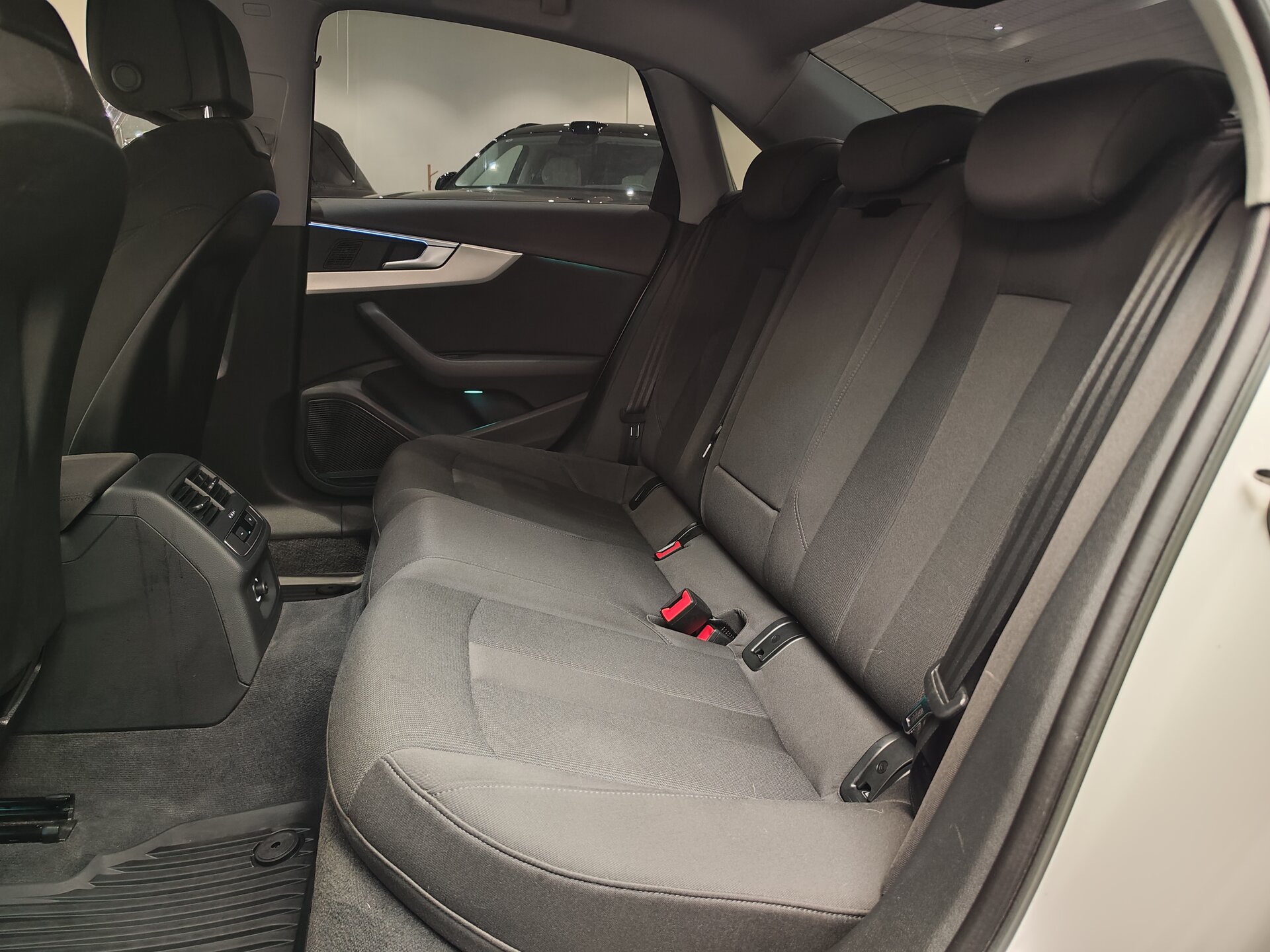 Автомобиль Audi A4 2.0 AMT (249 л.с.) 4WD - 9