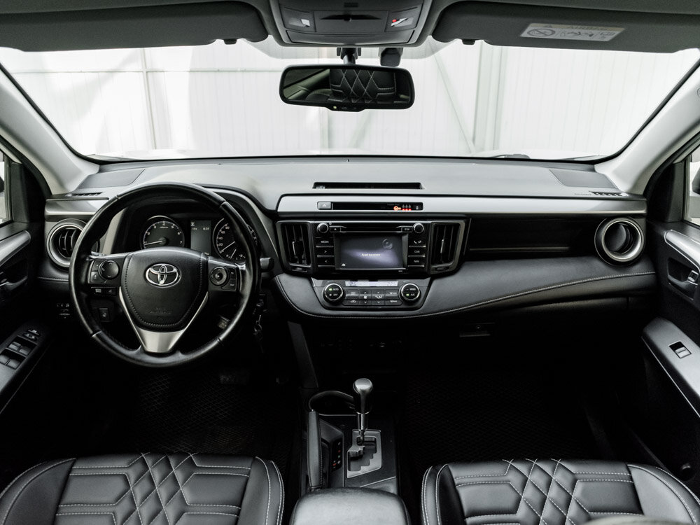Купить Toyota RAV4 2.0 CVT (146 л.с.) 4WD, 2016 в Екатеренбурге