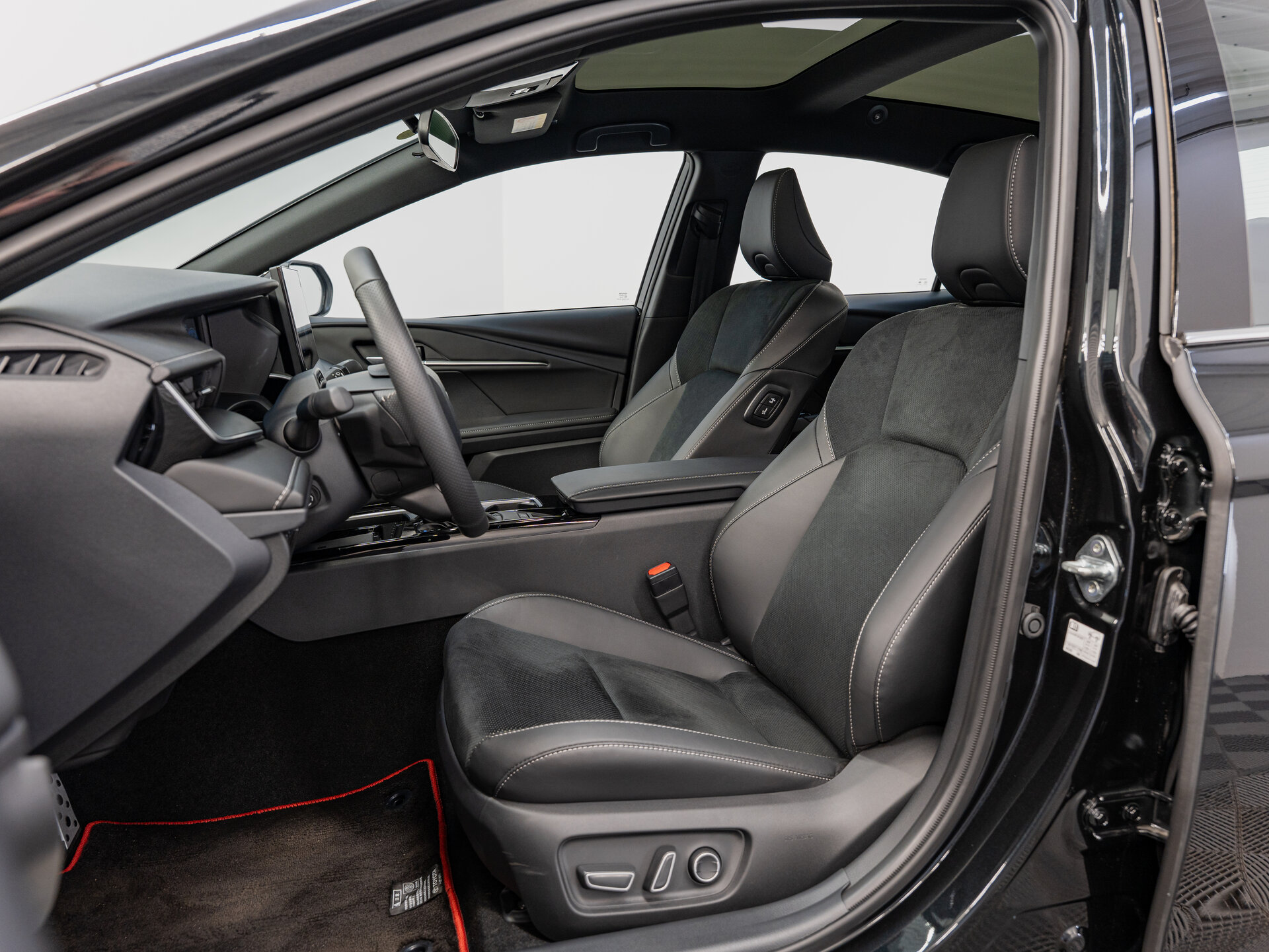 Автомобиль Toyota Camry 2.0hyb CVT (231 л.с.) - 19