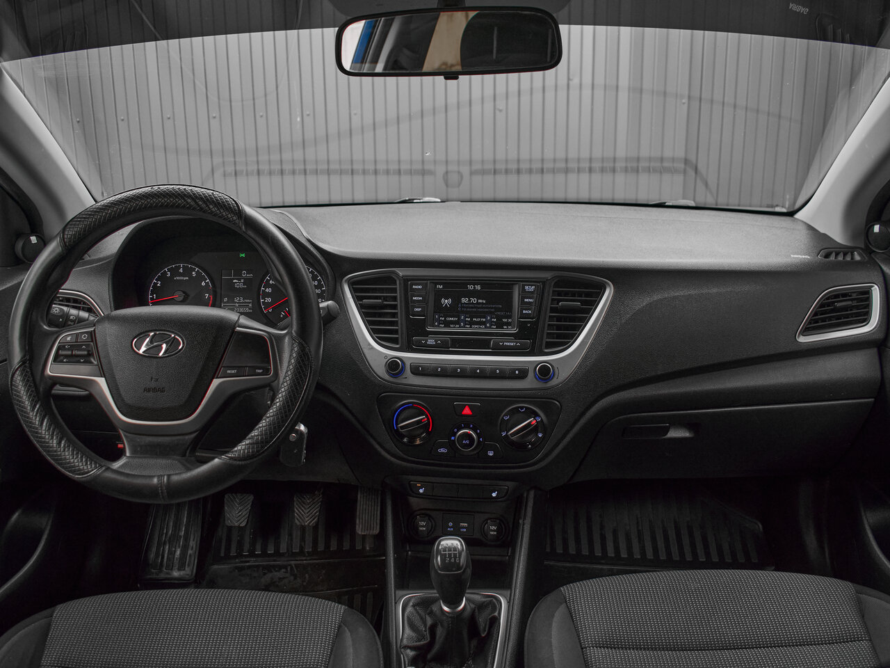 Купить Hyundai Solaris 1.6 MT (123 л.с.), 2017 в Екатеренбурге
