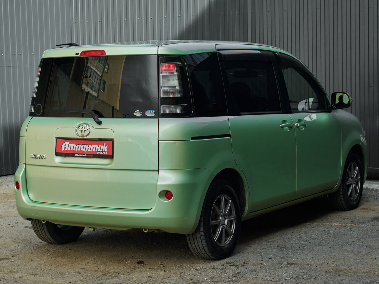 Купить Toyota Sienta 1.5 CVT (110 л.с.), 2012 в Екатеренбурге