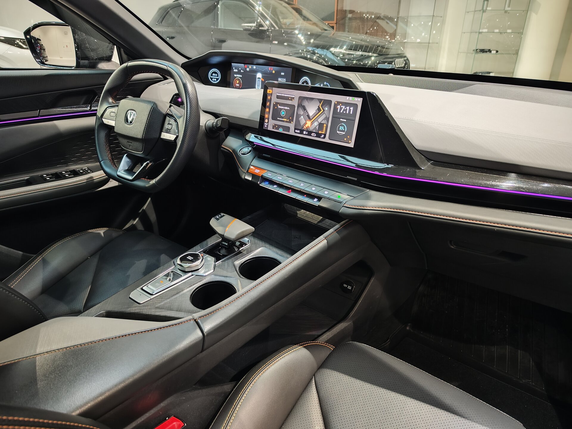 Автомобиль Changan UNI-V 1.5 AMT (181 л.с.) - 14