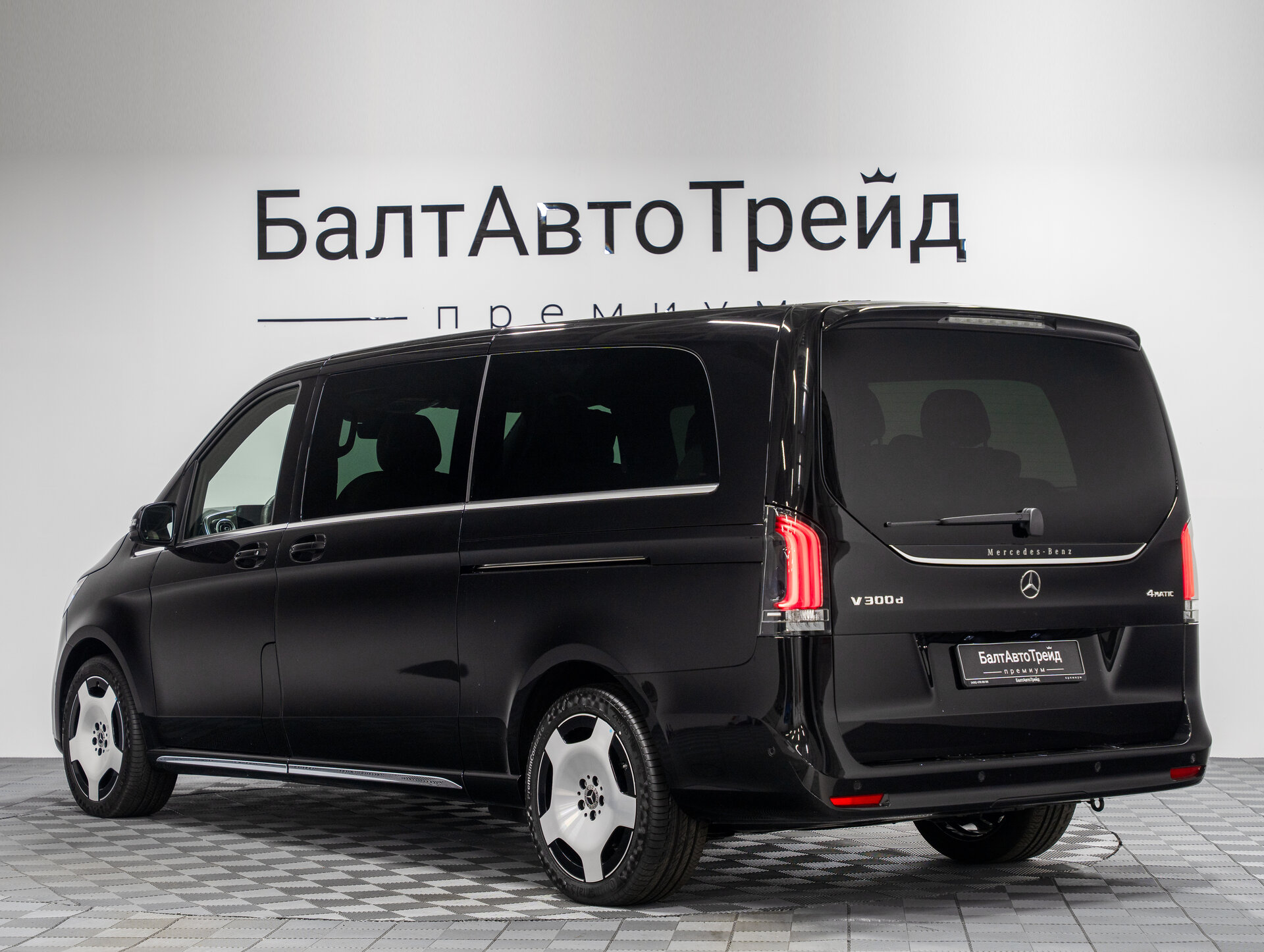 Автомобиль Mercedes-Benz V-Класс 300 d экстра длинный 2.0d AT (237 л.с.) 4WD - 9