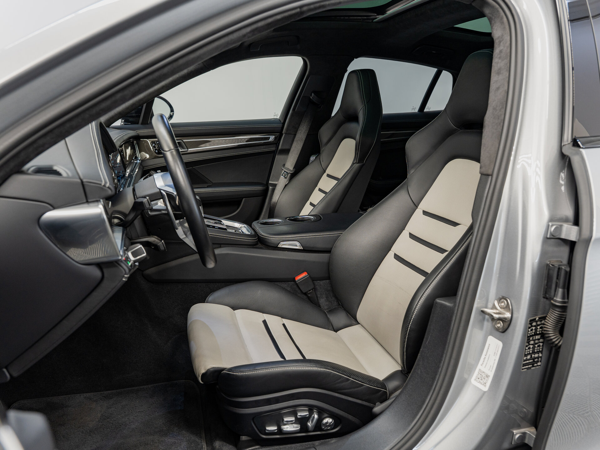 Автомобиль Porsche Panamera GTS 4.0 AMT (460 л.с.) 4WD - 20