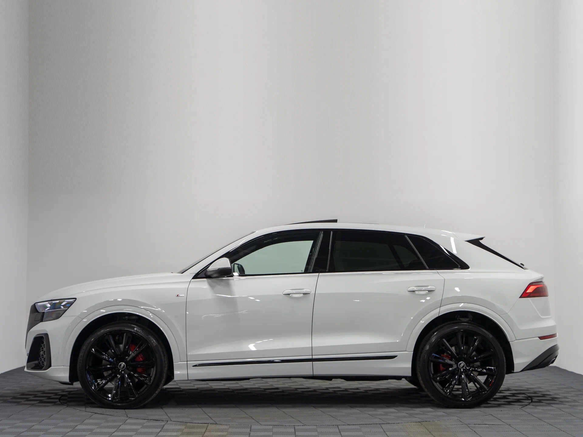 Автомобиль Audi Q8 50 TDI 3.0d AT (286 л.с.) 4WD - 11