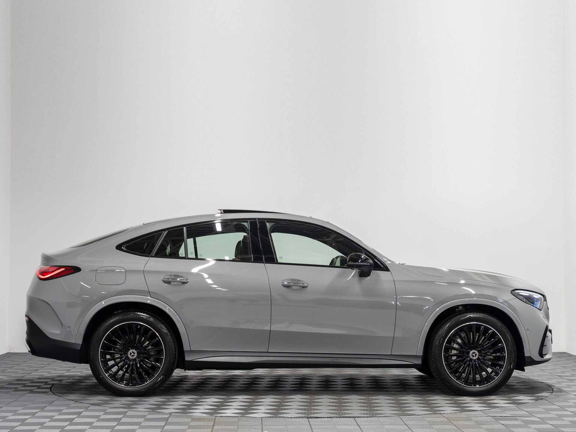 Автомобиль Mercedes-Benz GLC Coupe 300 2.0 AT (258 л.с.) 4WD - 7