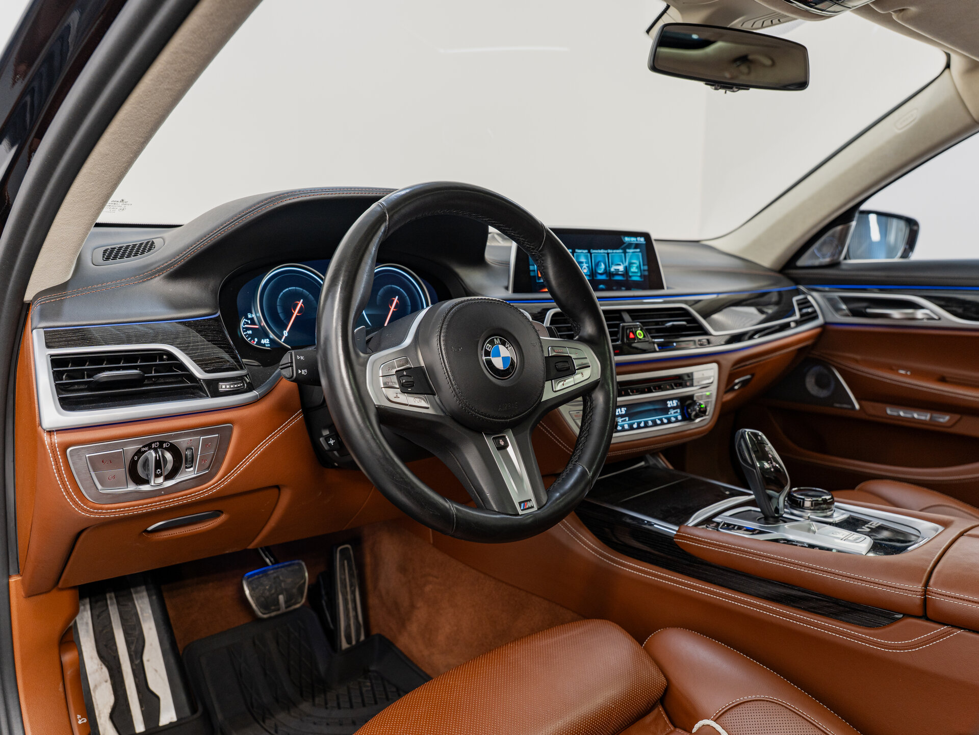 Автомобиль BMW 7 серии M760Li xDrive 6.6 AT (610 л.с.) 4WD - 9