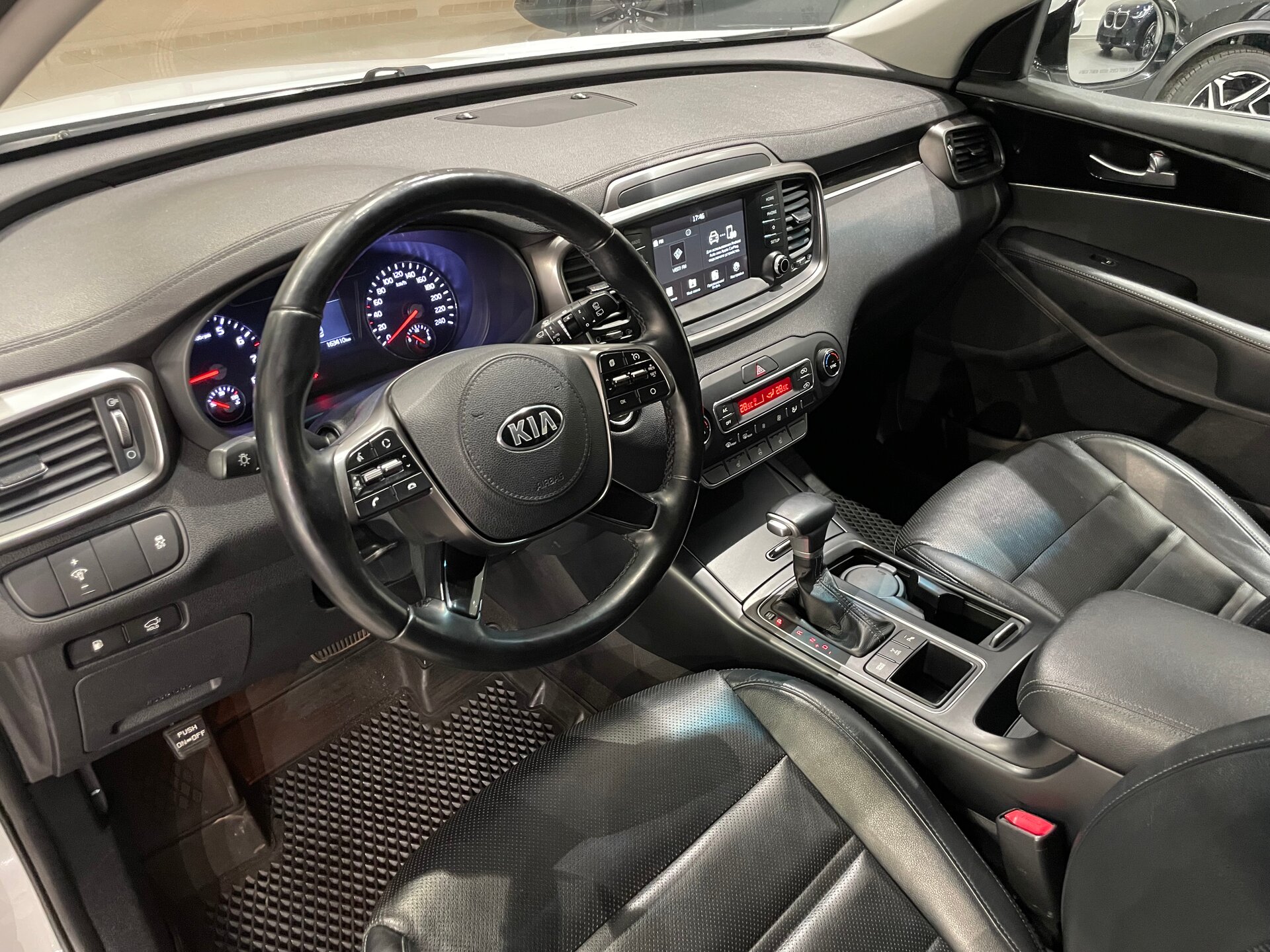 Автомобиль Kia Sorento 2.4 AT (188 л.с.) 4WD - 7