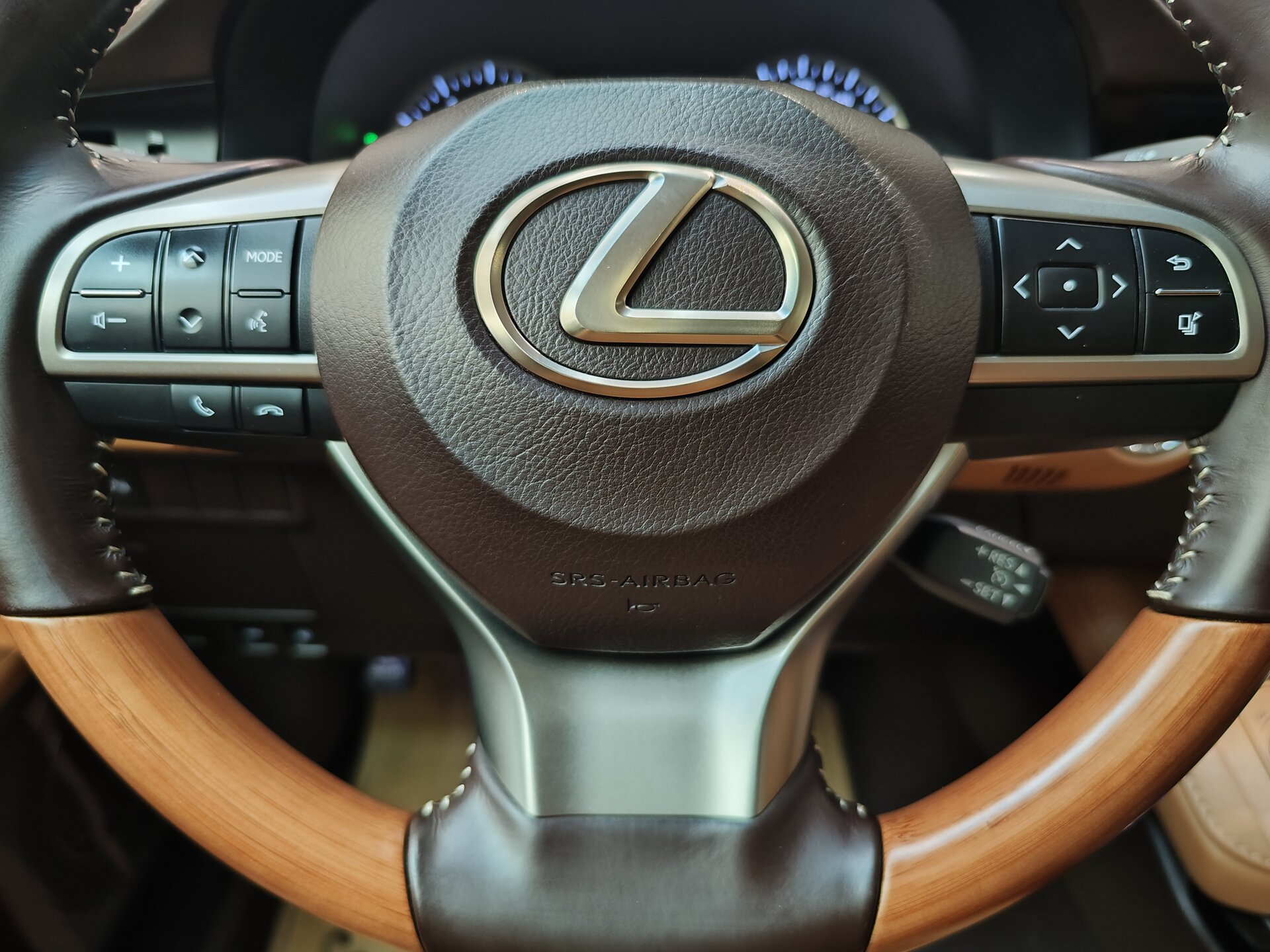 Автомобиль Lexus ES 200 2.0 AT (150 л.с.) - 17