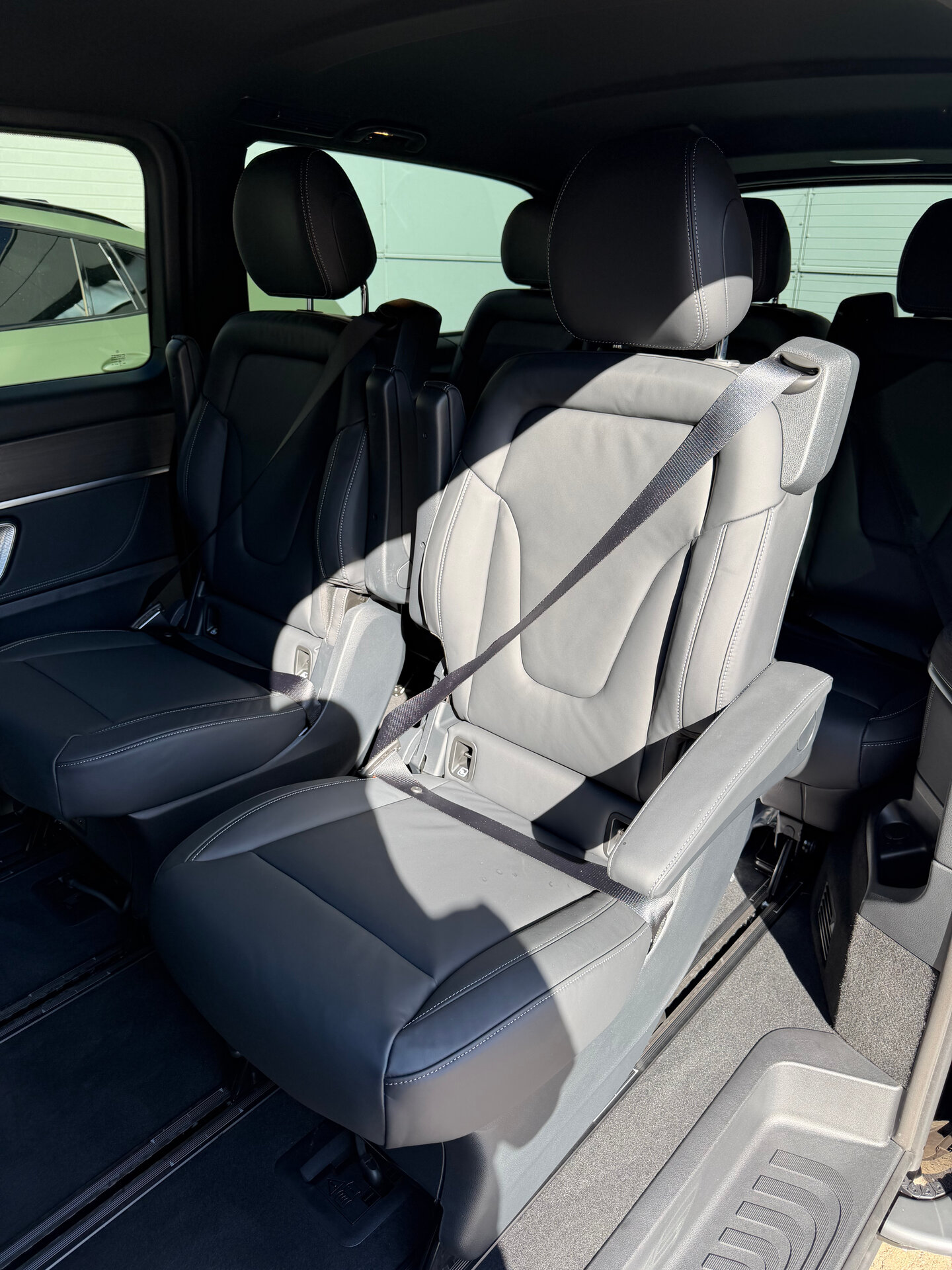 Автомобиль Mercedes-Benz V-Класс 300 d экстра длинный 2.0d AT (237 л.с.) 4WD - 9