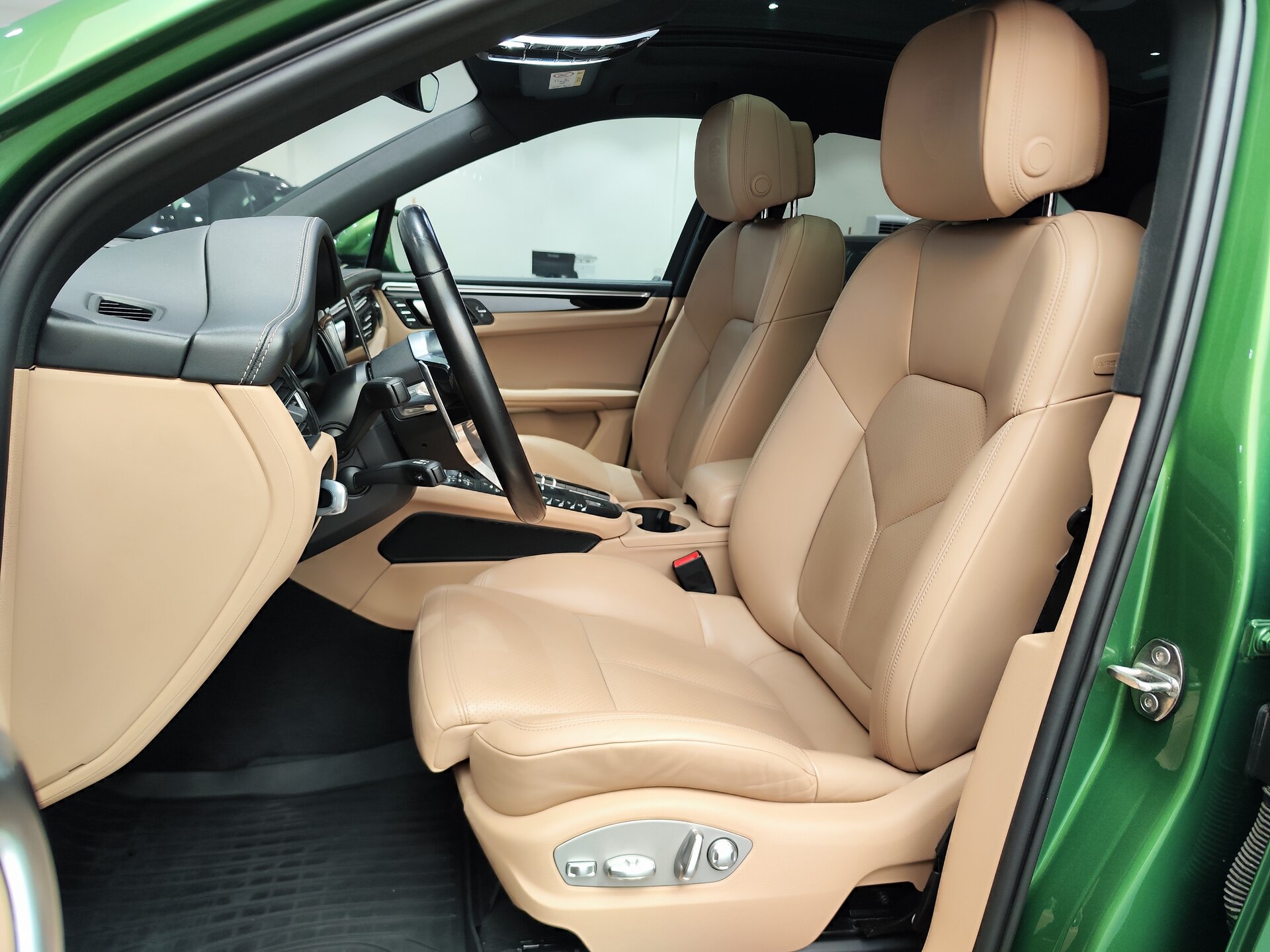 Автомобиль Porsche Macan S 3.0 AMT (354 л.с.) 4WD - 8