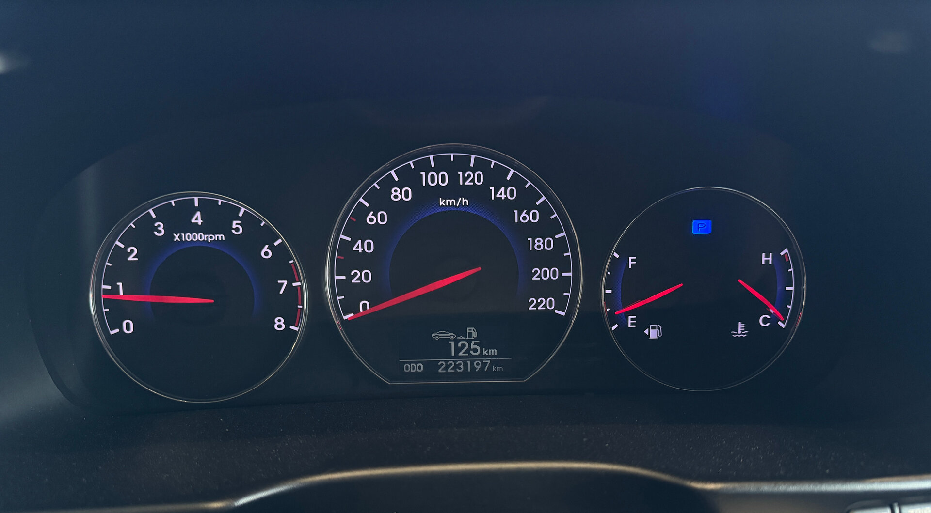 БУ автомобиль Hyundai Santa Fe 2011  2.4 л ( 174 л. с.) Белый с пробегом 223196 км