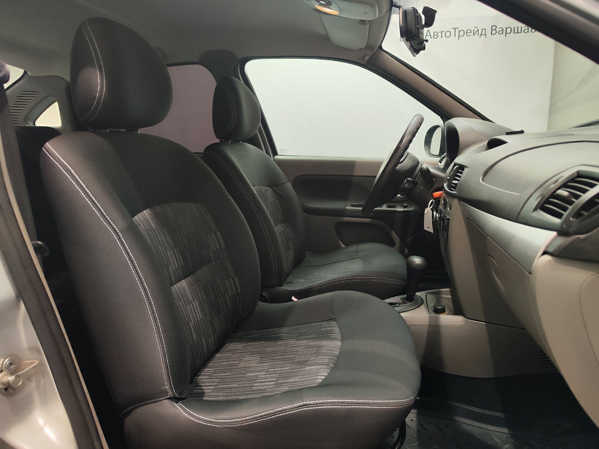 Автомобиль Renault Symbol 1.4 AT (98 л.с.) - 11