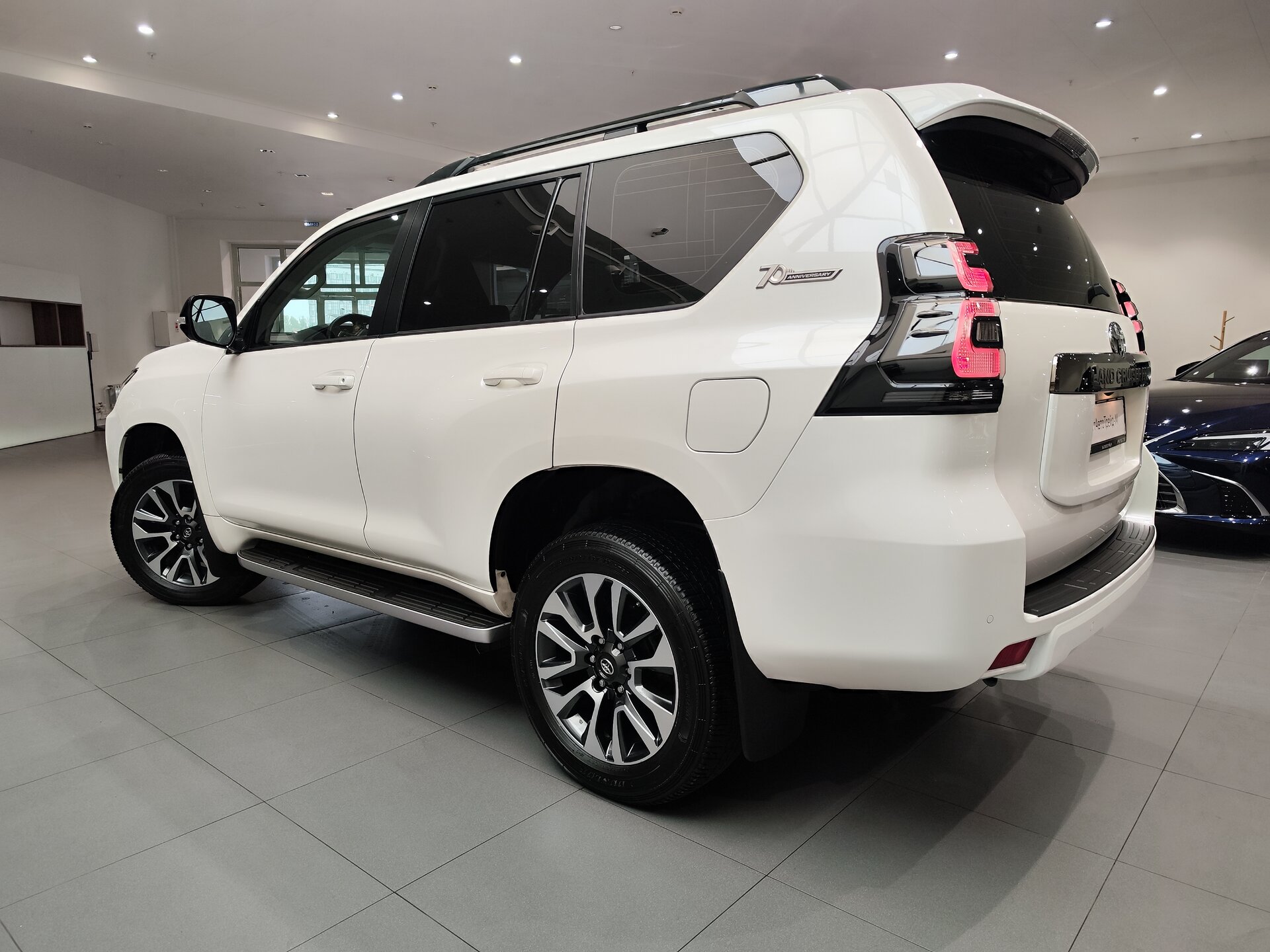 Автомобиль Toyota Land Cruiser Prado 4.0 AT (249 л.с.) 4WD - 4