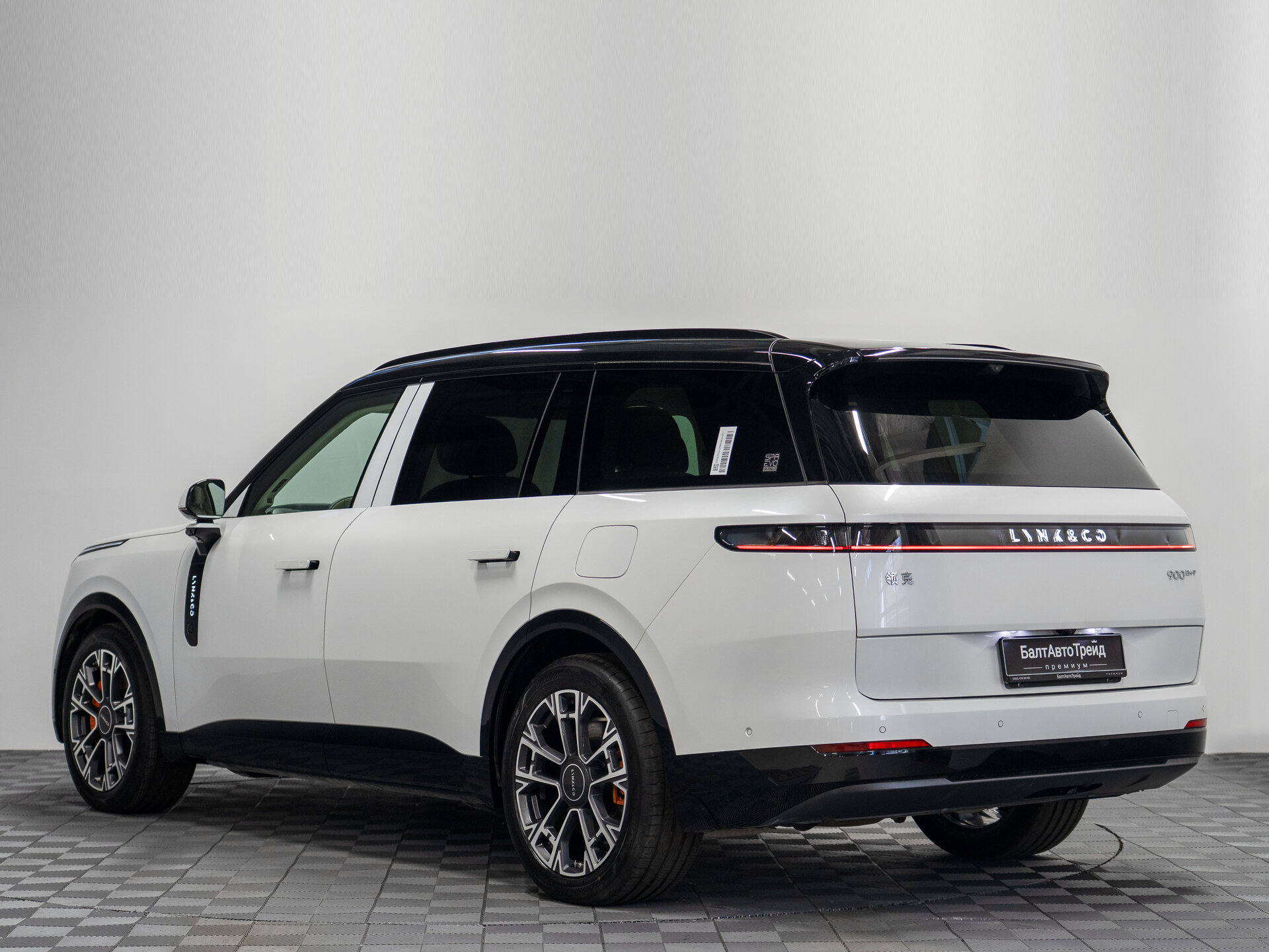 Автомобиль Lynk & Co 900 2.0hyb AT (734 л.с.) 4WD - 10