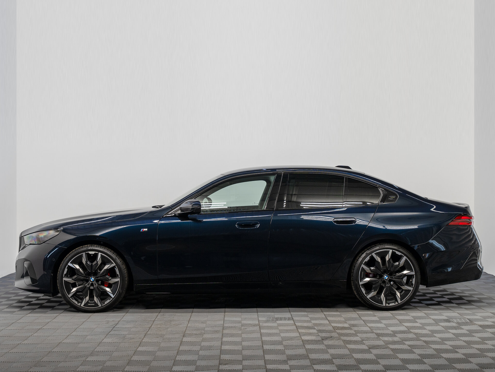 Автомобиль BMW 5 серии 520d xDrive 2.0d AT (197 л.с.) 4WD - 8