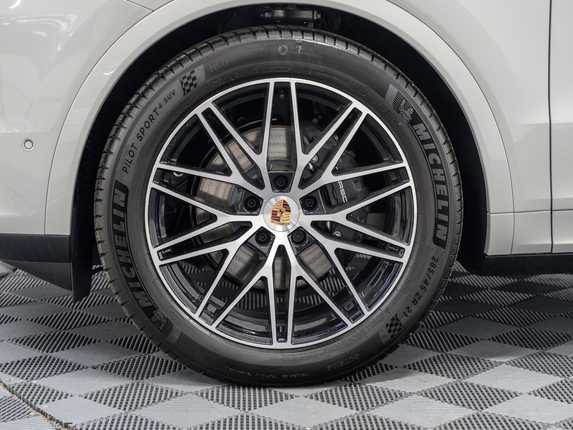 Автомобиль Porsche Cayenne 3.0 AT (353 л.с.) 4WD - 3
