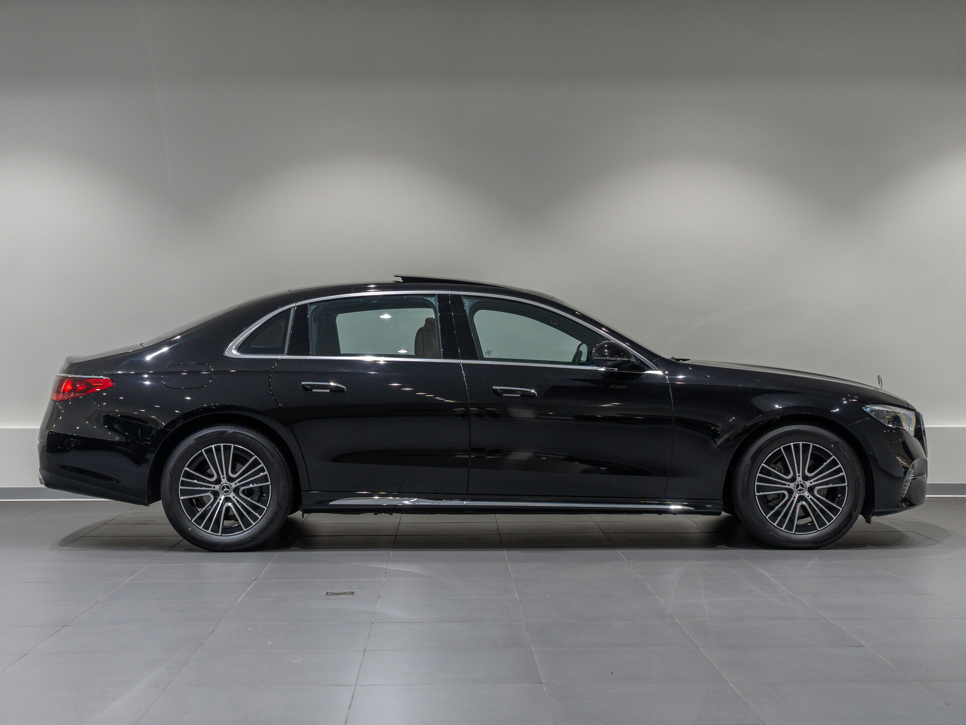 Автомобиль Mercedes-Benz E-Класс 260 L 2.0 AT (204 л.с.) 4WD - 4
