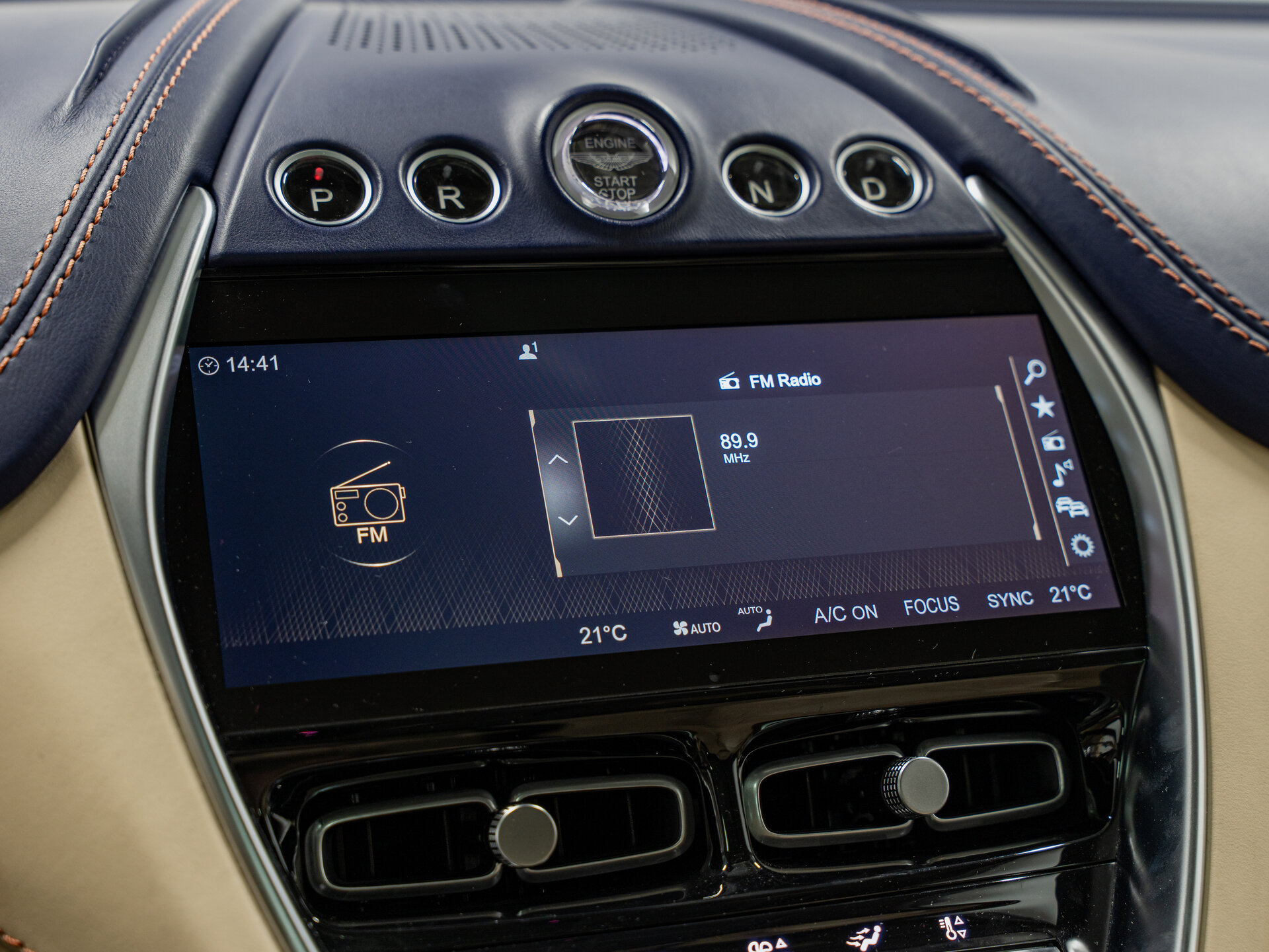 Автомобиль Aston Martin DBX 4.0 AT (550 л.с.) 4WD - 20