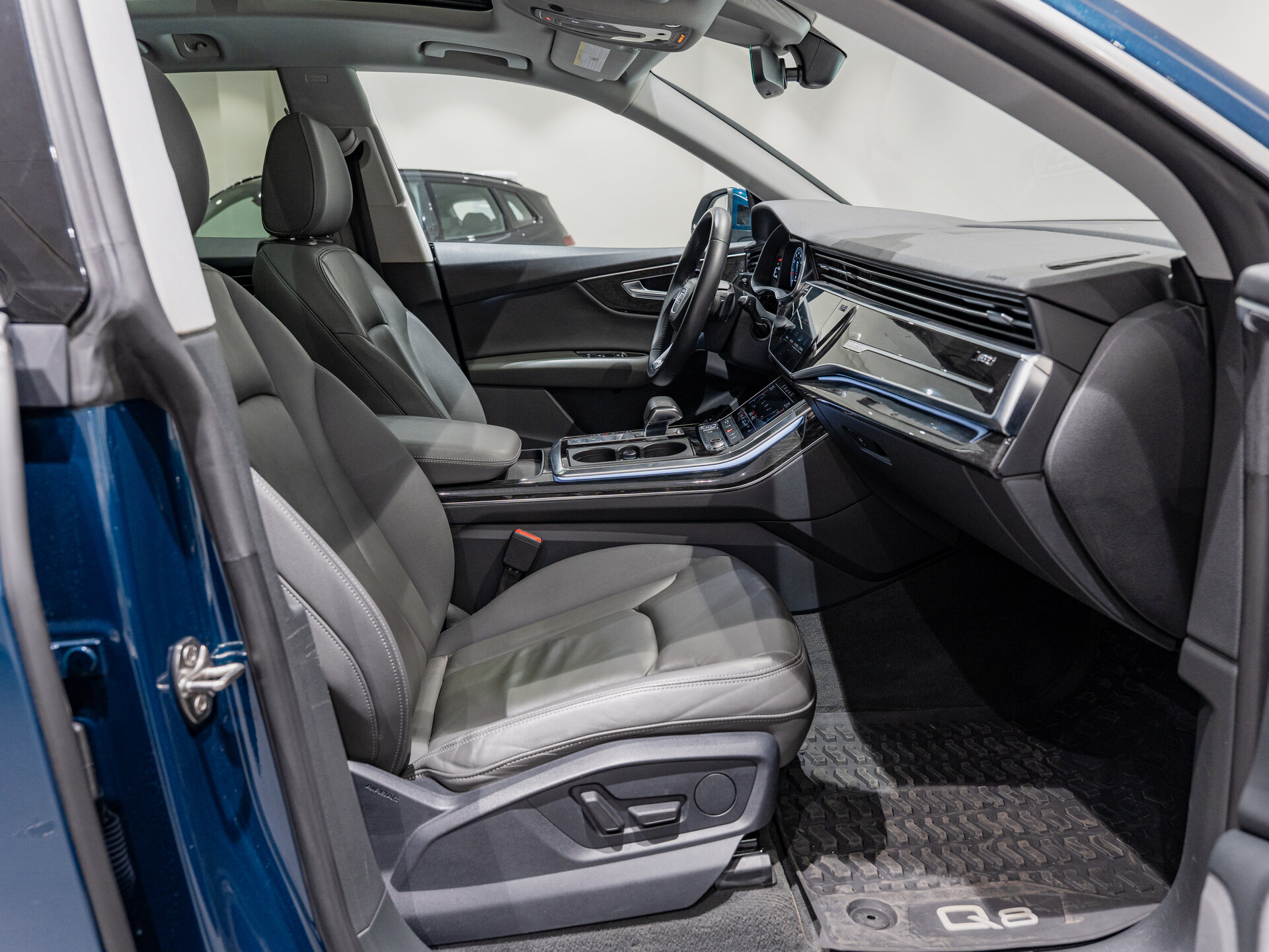 Автомобиль Audi Q8 55 TFSI 3.0 AT (340 л.с.) 4WD - 10