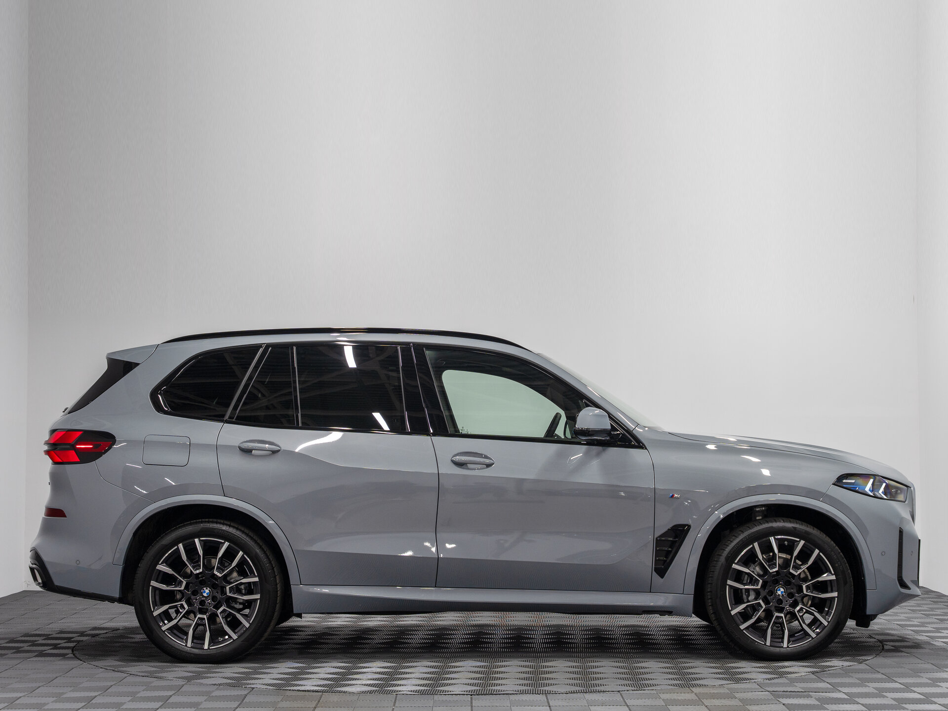 Автомобиль BMW X5 40d 3.0d AT (352 л.с.) 4WD - 6