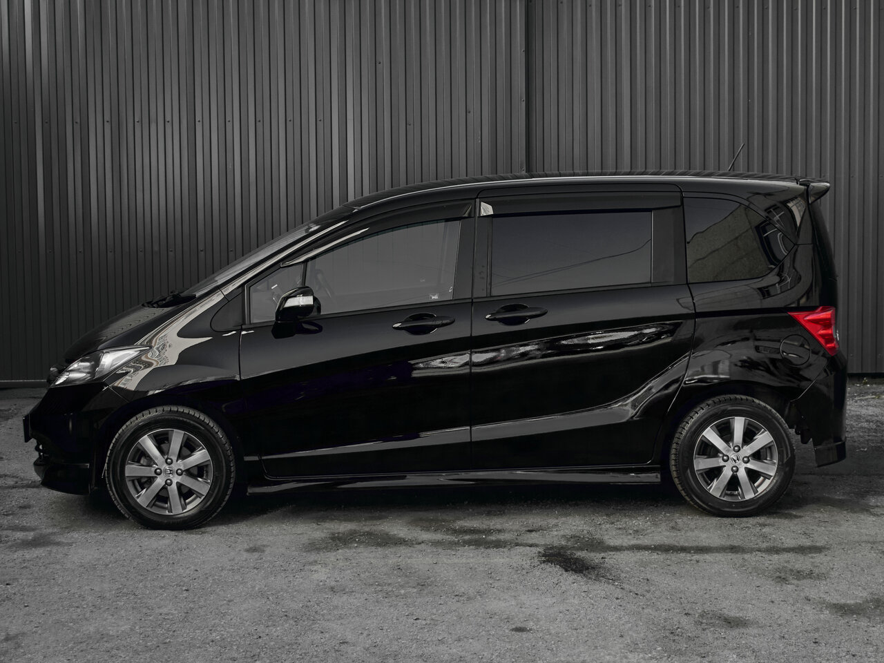Купить Honda Freed 1.5 CVT (118 л.с.), 2010 в Екатеренбурге