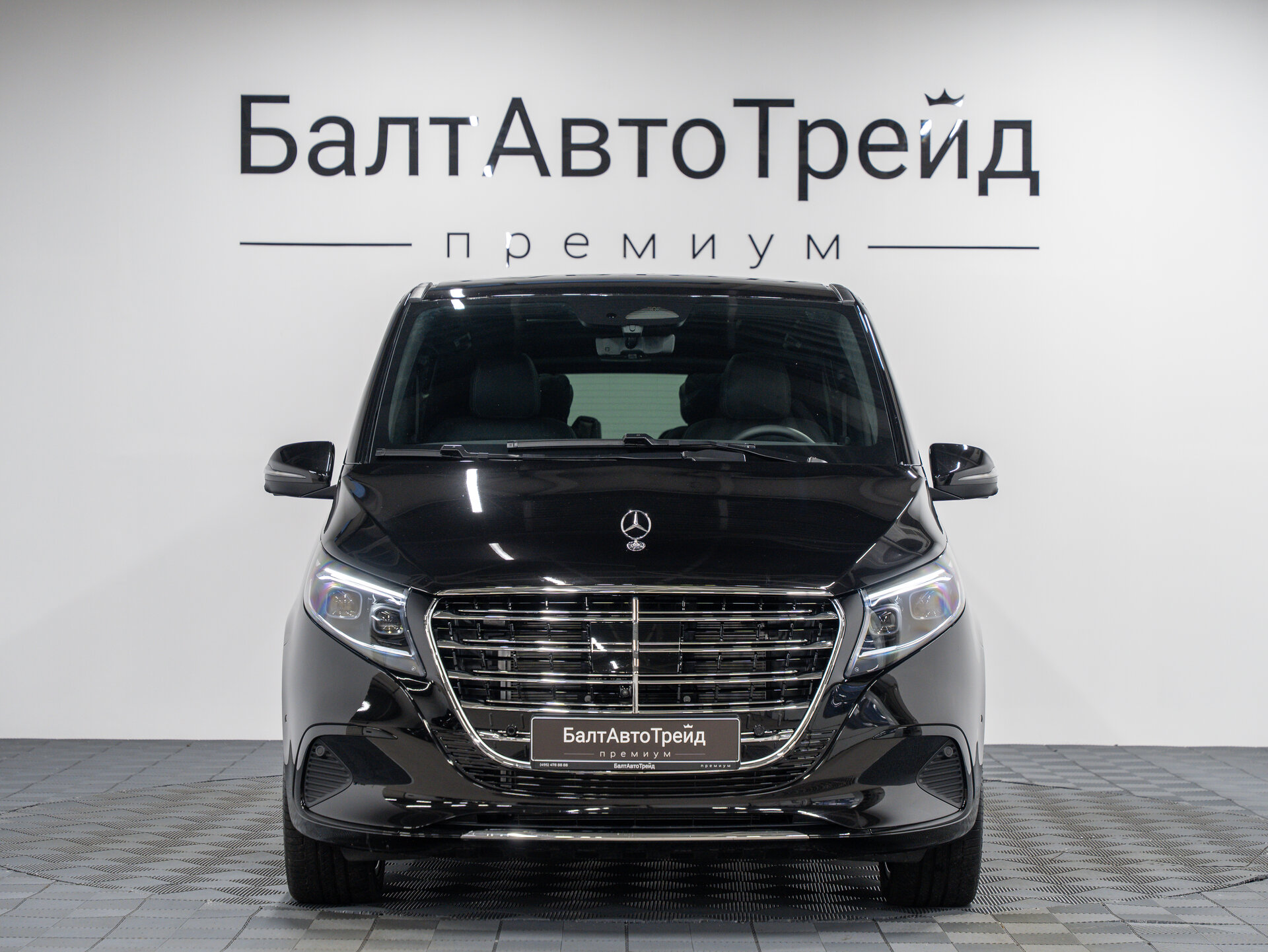 Автомобиль Mercedes-Benz V-Класс 300 d длинный 2.0d AT (237 л.с.) 4WD - 4