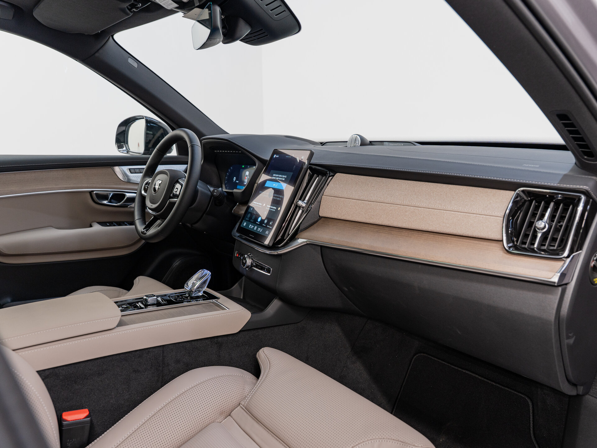 Автомобиль Volvo XC90 B6 2.0 AT (300 л.с.) 4WD - 18