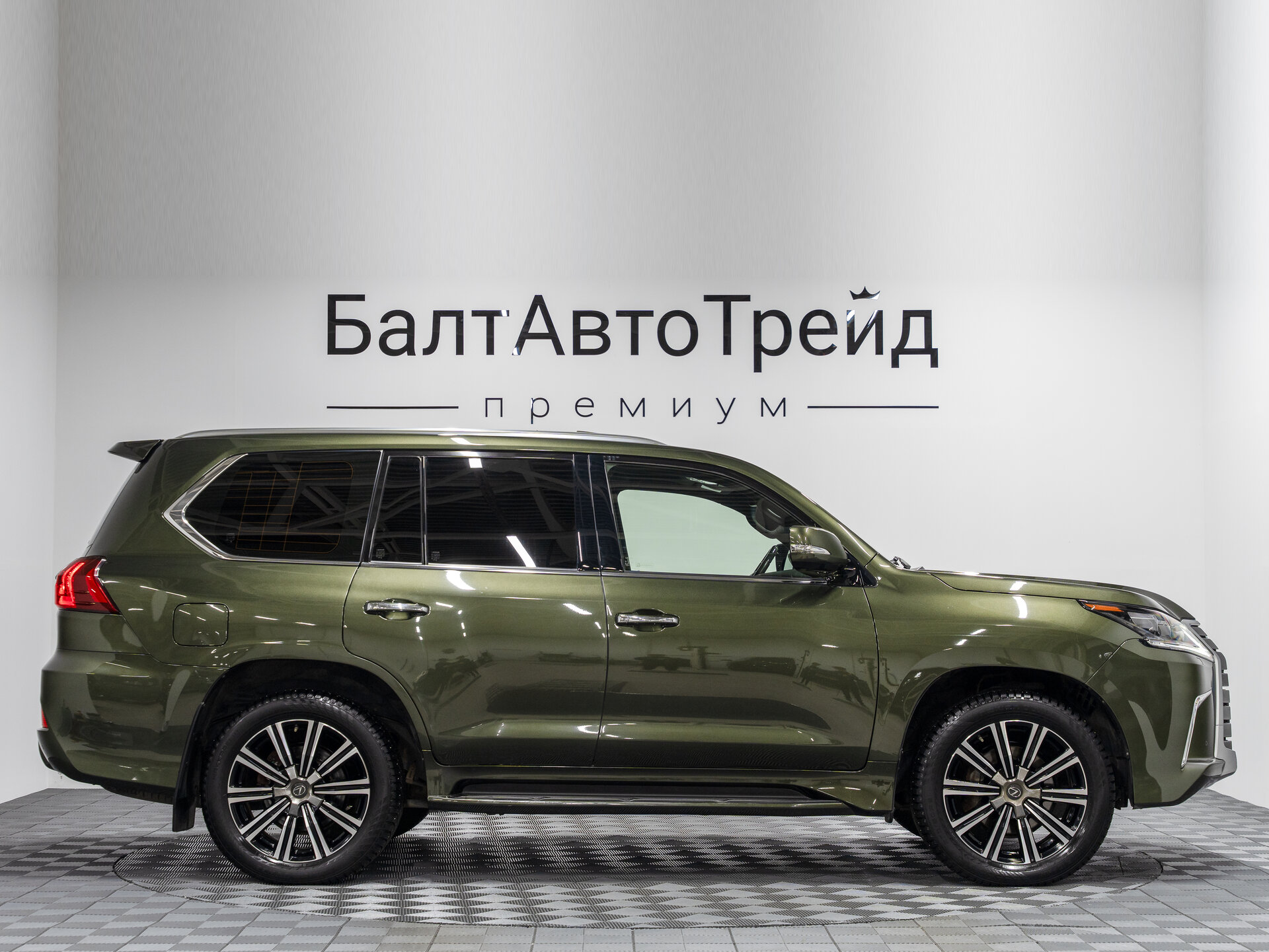 Автомобиль Lexus LX 570 5.7 AT (367 л.с.) 4WD - 4
