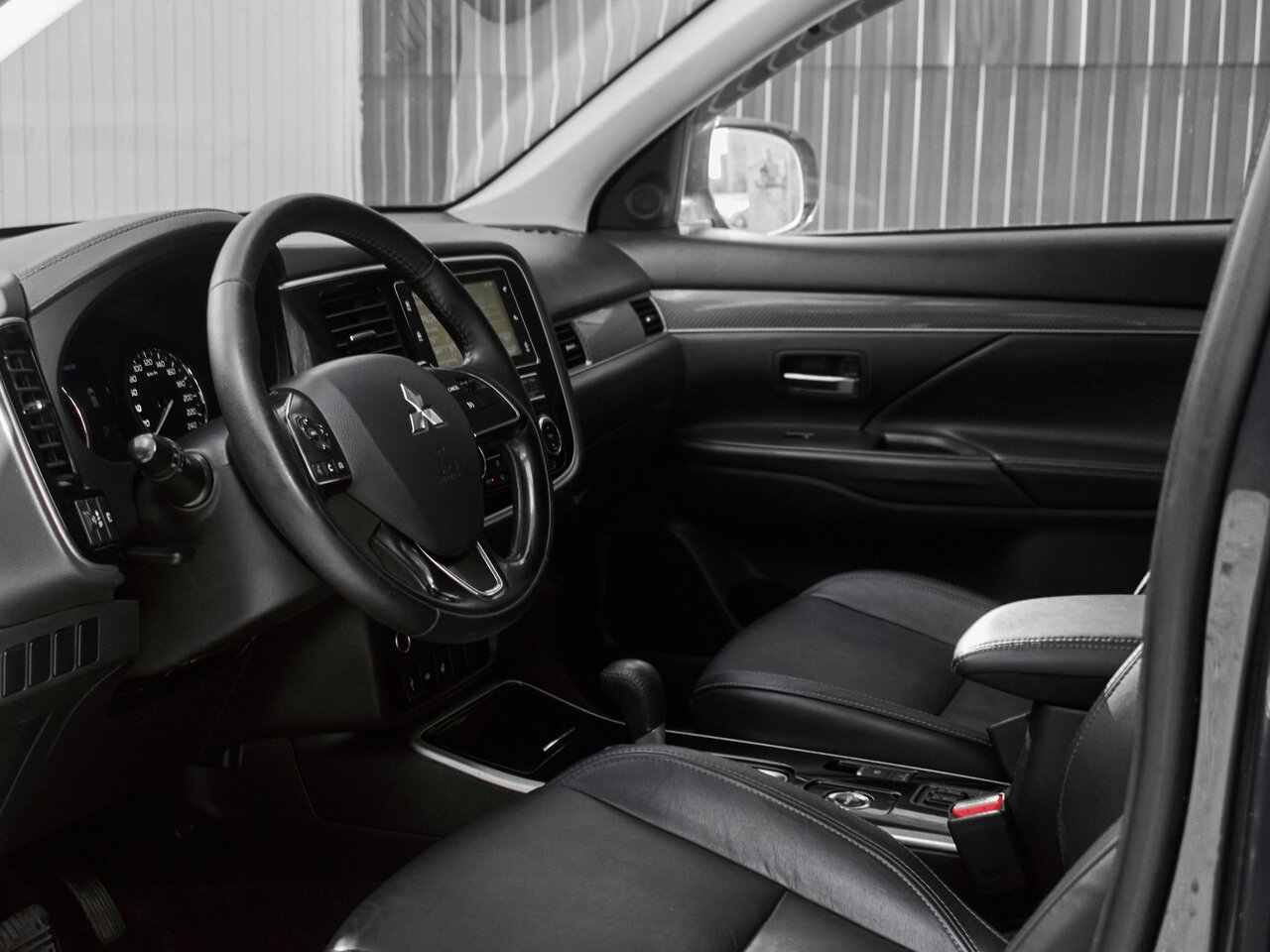 Купить Mitsubishi Outlander 2.0 CVT (146 л.с.) 4WD, 2019 в Екатеренбурге