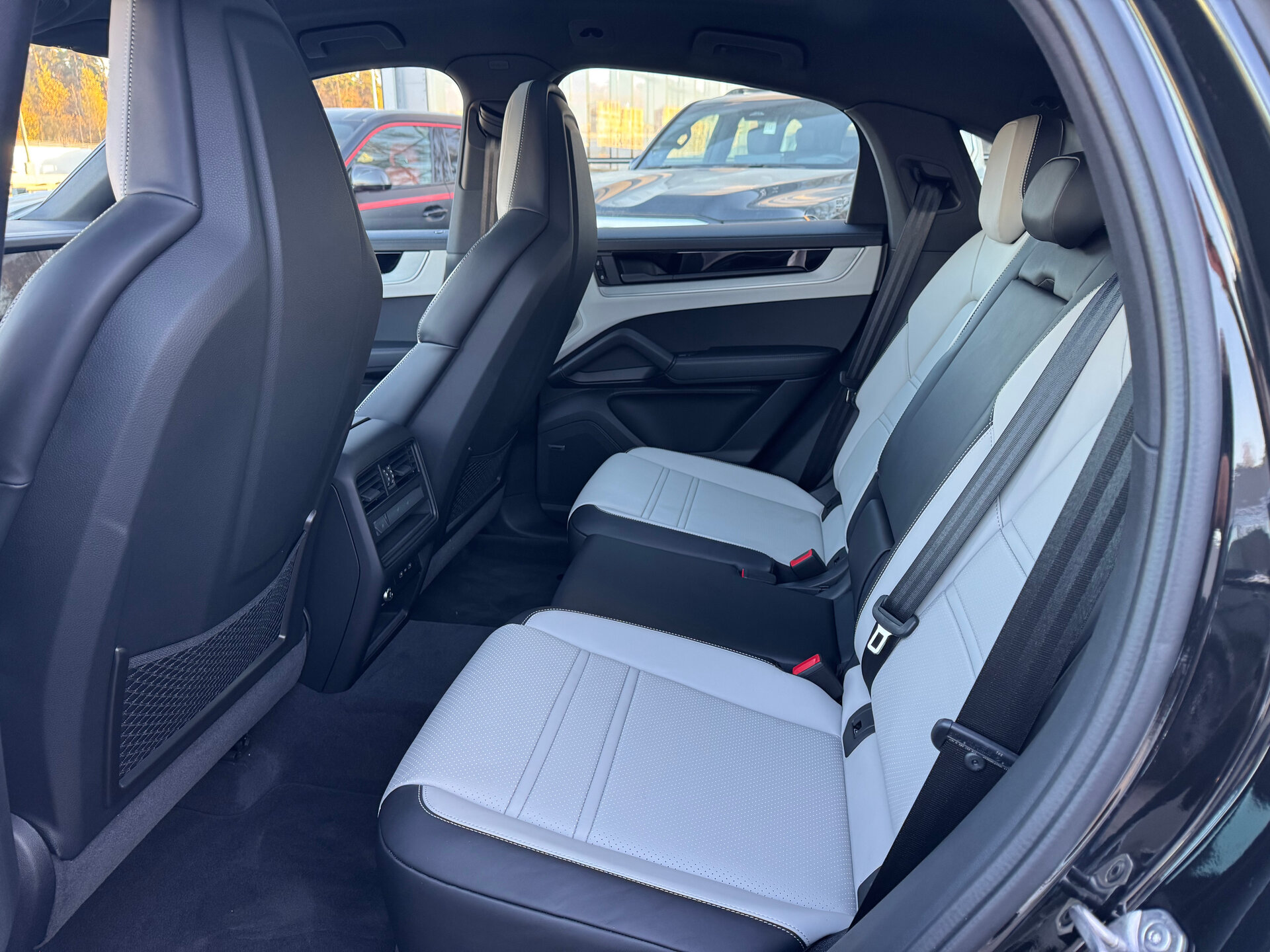Автомобиль Porsche Cayenne Coupé 3.0 AT (353 л.с.) 4WD - 4