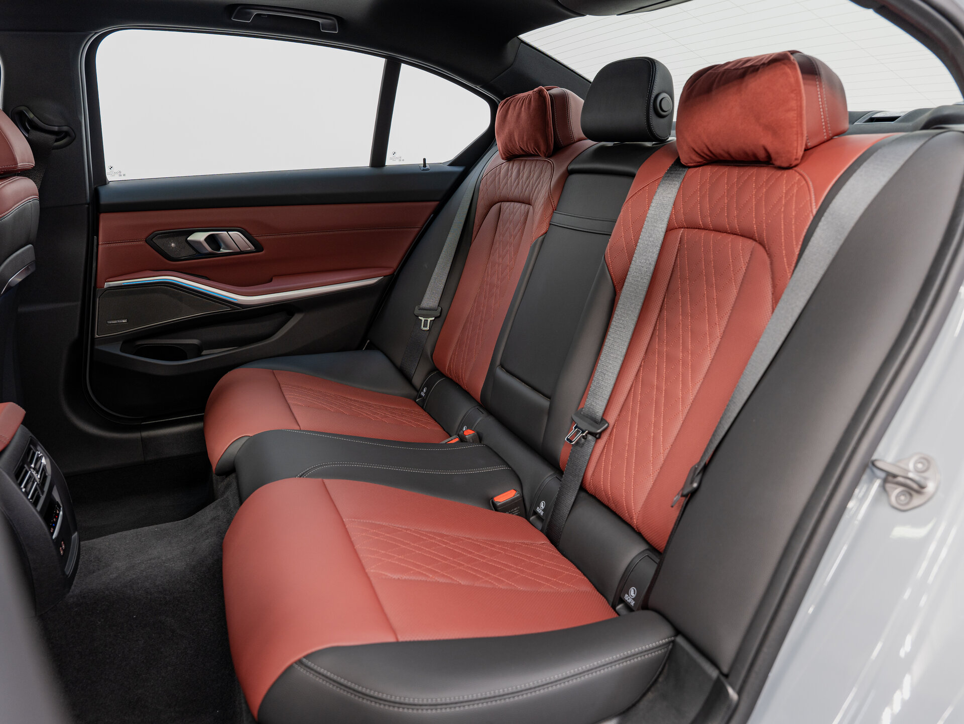 Автомобиль BMW 3 серии 330i 2.0 AT (245 л.с.) - 17