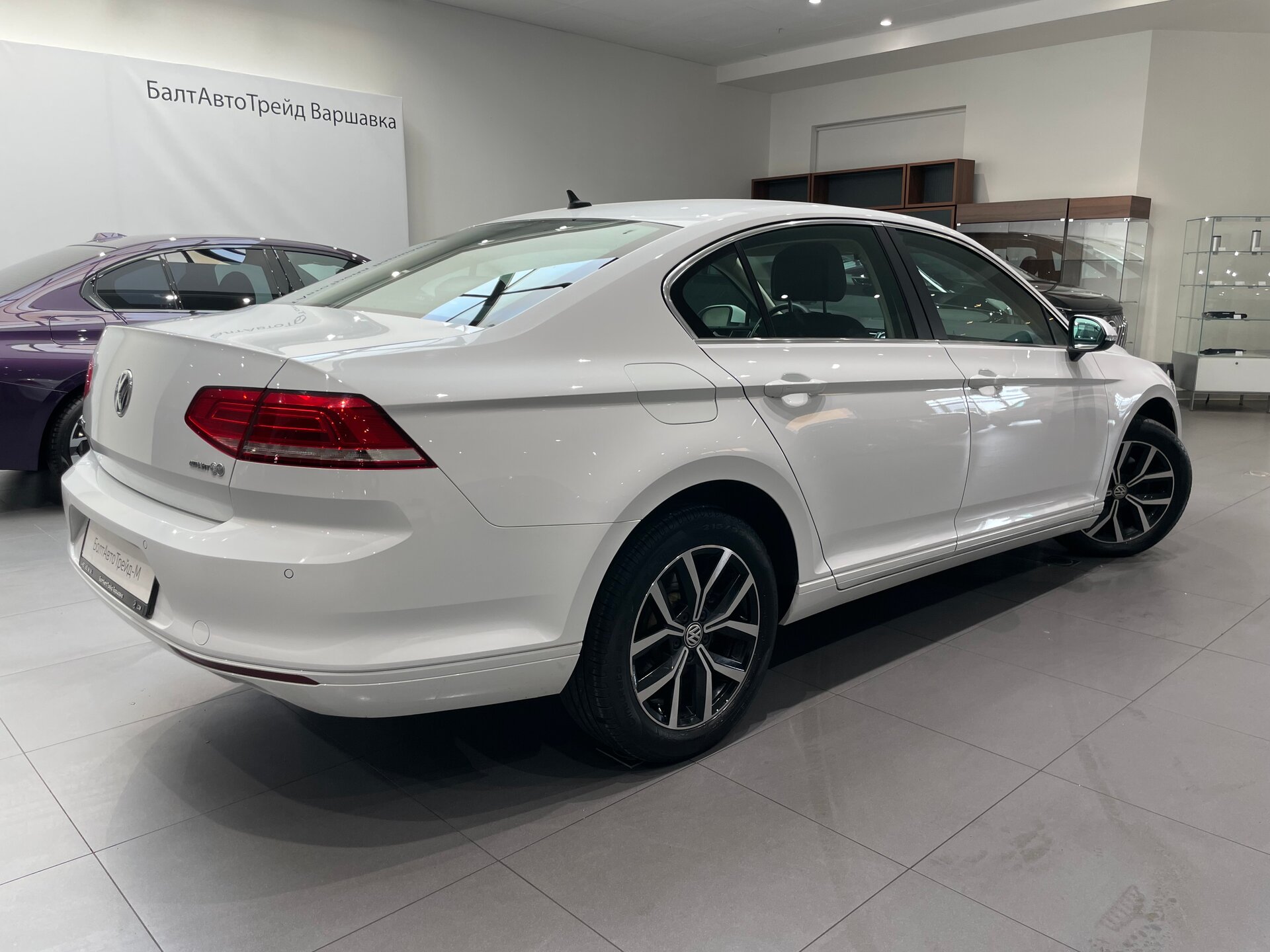 Автомобиль Volkswagen Passat 1.8 AMT (180 л.с.) - 4