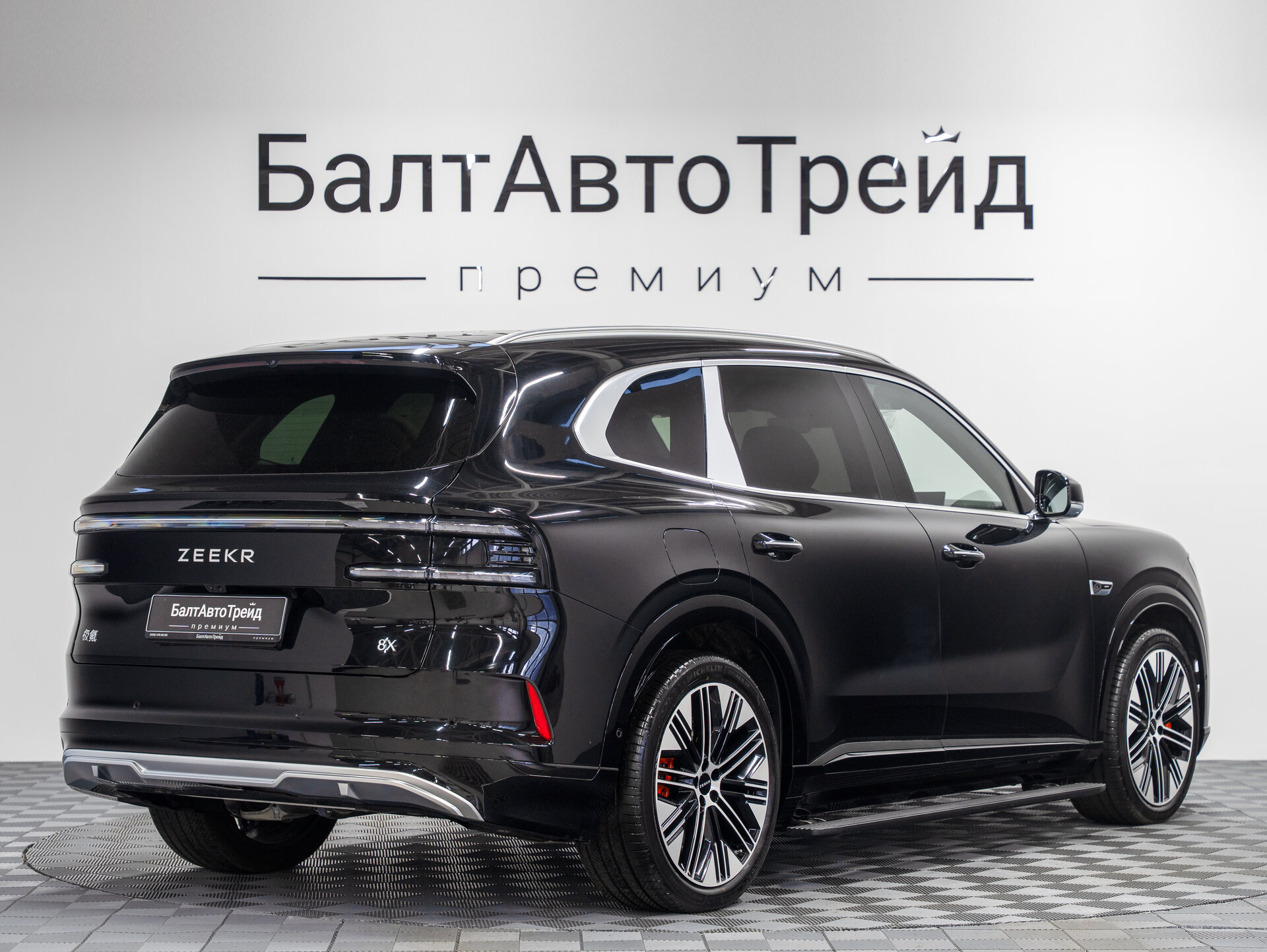Автомобиль Zeekr 8X 70 kWh 2.0hyb AT (898 л.с.) 4WD - 7