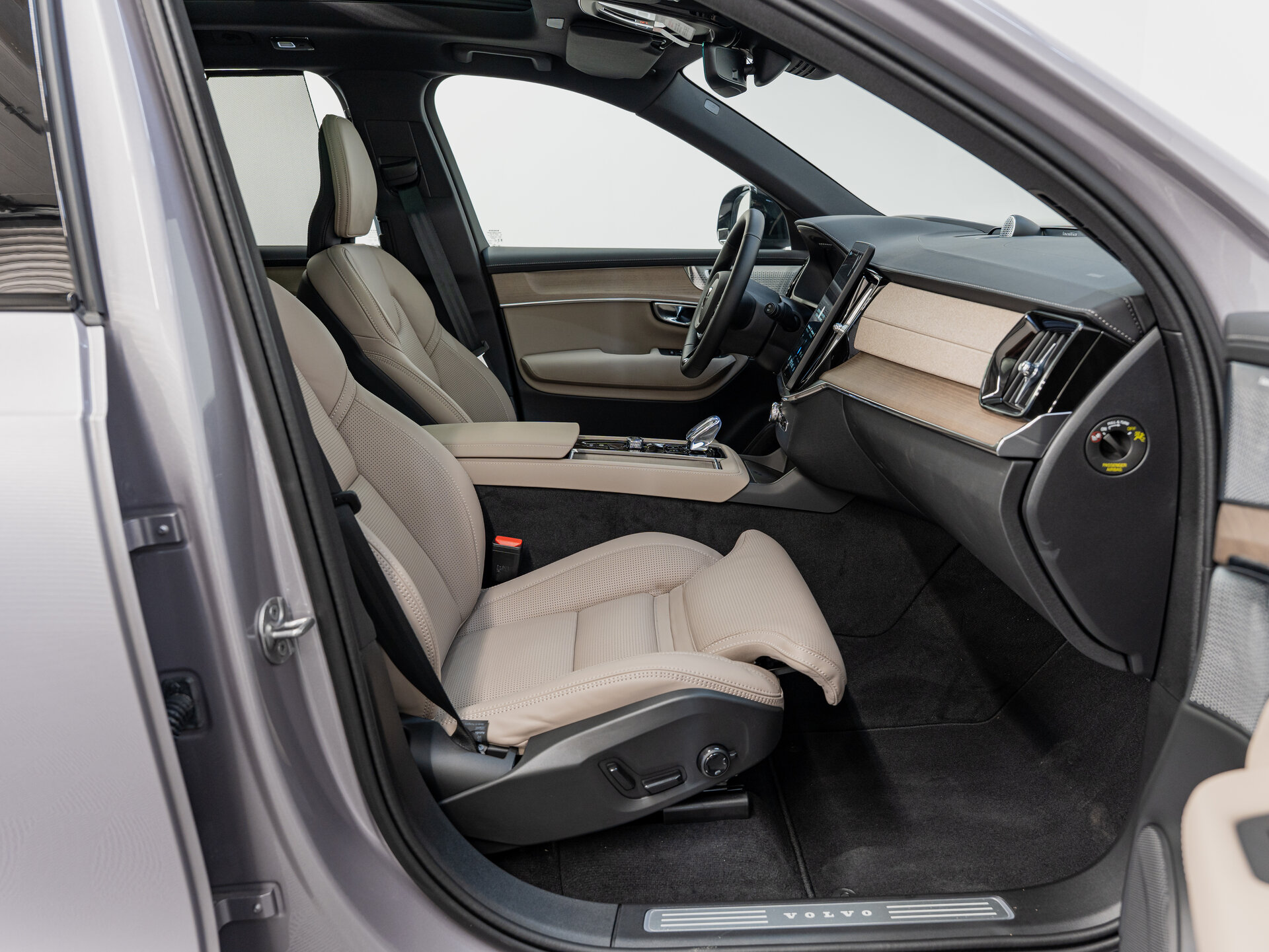 Автомобиль Volvo XC90 B6 2.0 AT (300 л.с.) 4WD - 19
