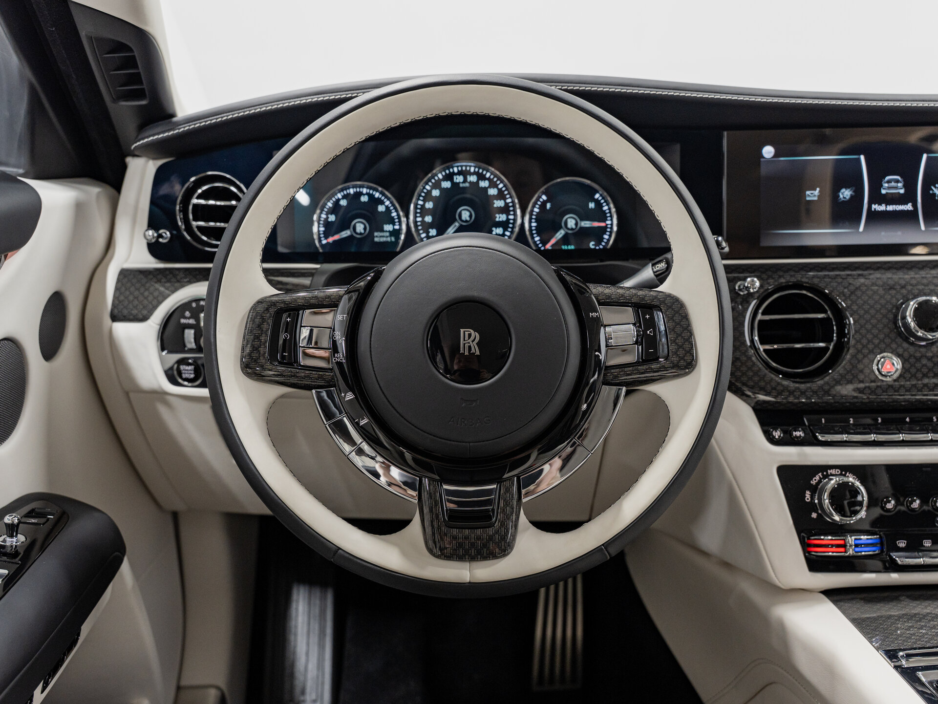 Автомобиль Rolls-Royce Ghost Black Badge 6.8 AT (600 л.с.) 4WD - 17