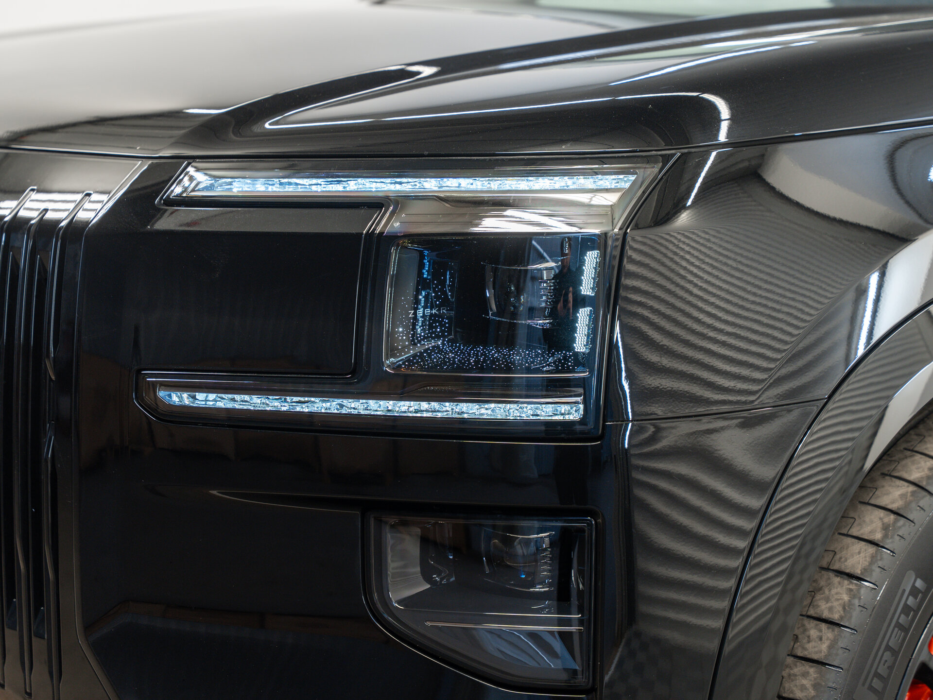 Автомобиль Zeekr 9X 55 kWh (до 3.5 т) 2.0hyb AT (898 л.с.) 4WD - 9