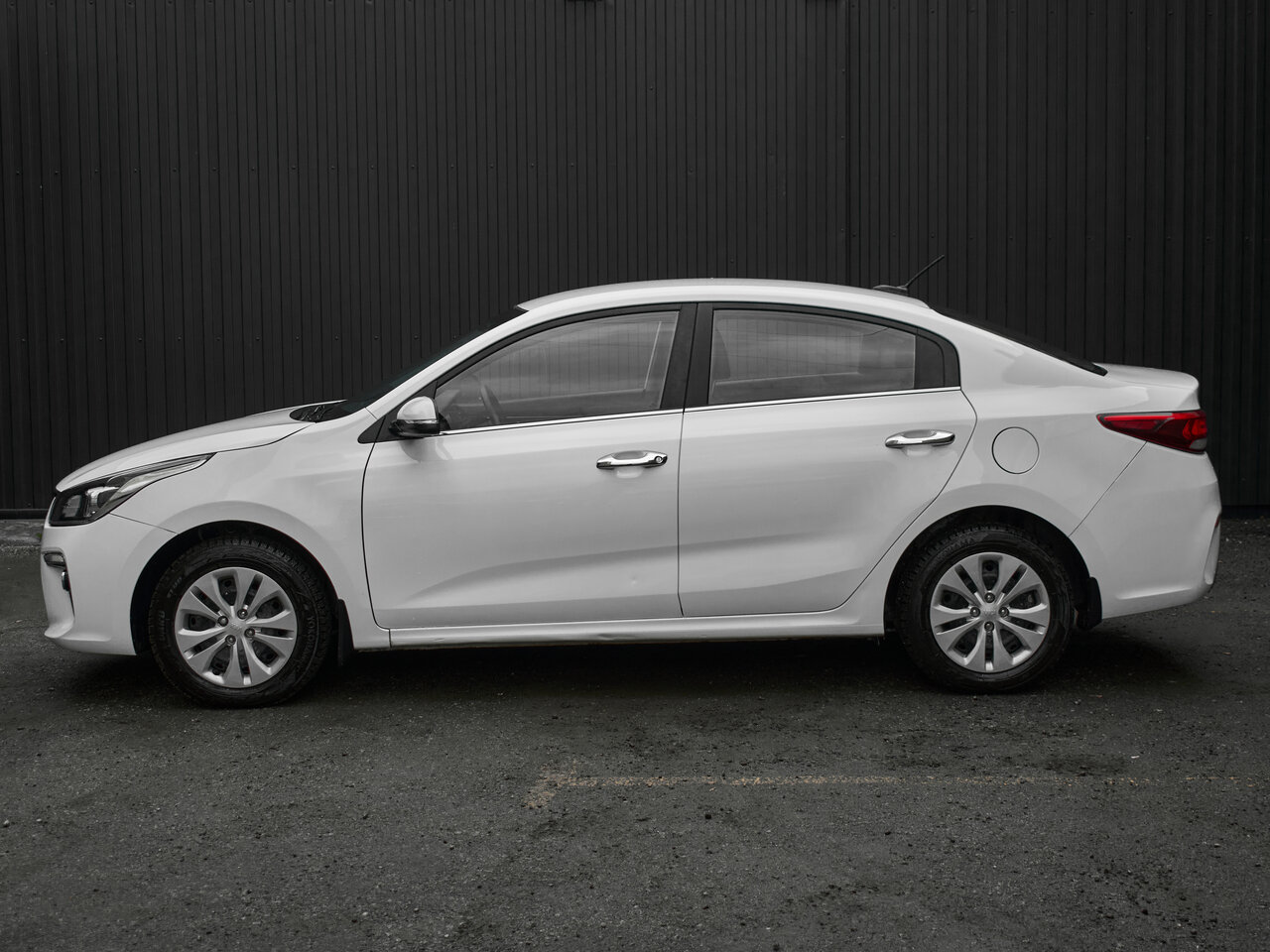 Купить Kia Rio 1.6 AT (123 л.с.), 2017 в Екатеренбурге