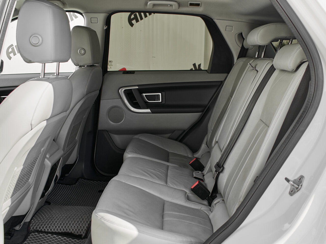 Купить Land Rover Discovery Sport 2.0d AT (180 л.с.) 4WD, 2017 в Екатеренбурге