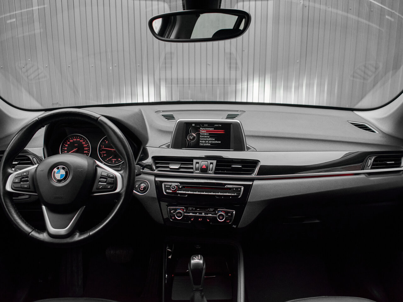 Купить BMW X1 20i xDrive 2.0 AT (192 л.с.) 4WD, 2016 в Екатеренбурге