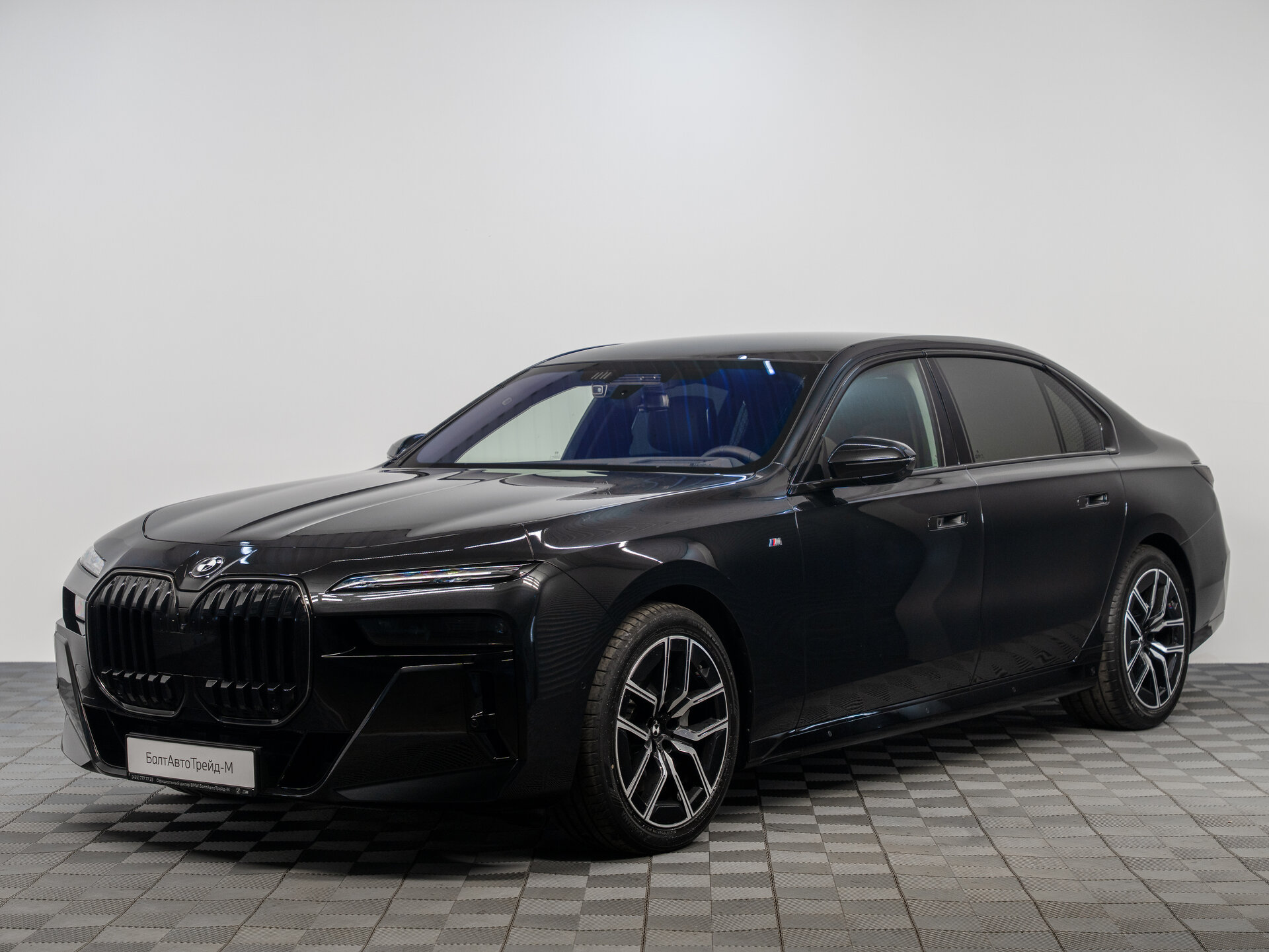 Автомобиль BMW 7 серии 740i xDrive 3.0 AT (380 л.с.) 4WD - 1
