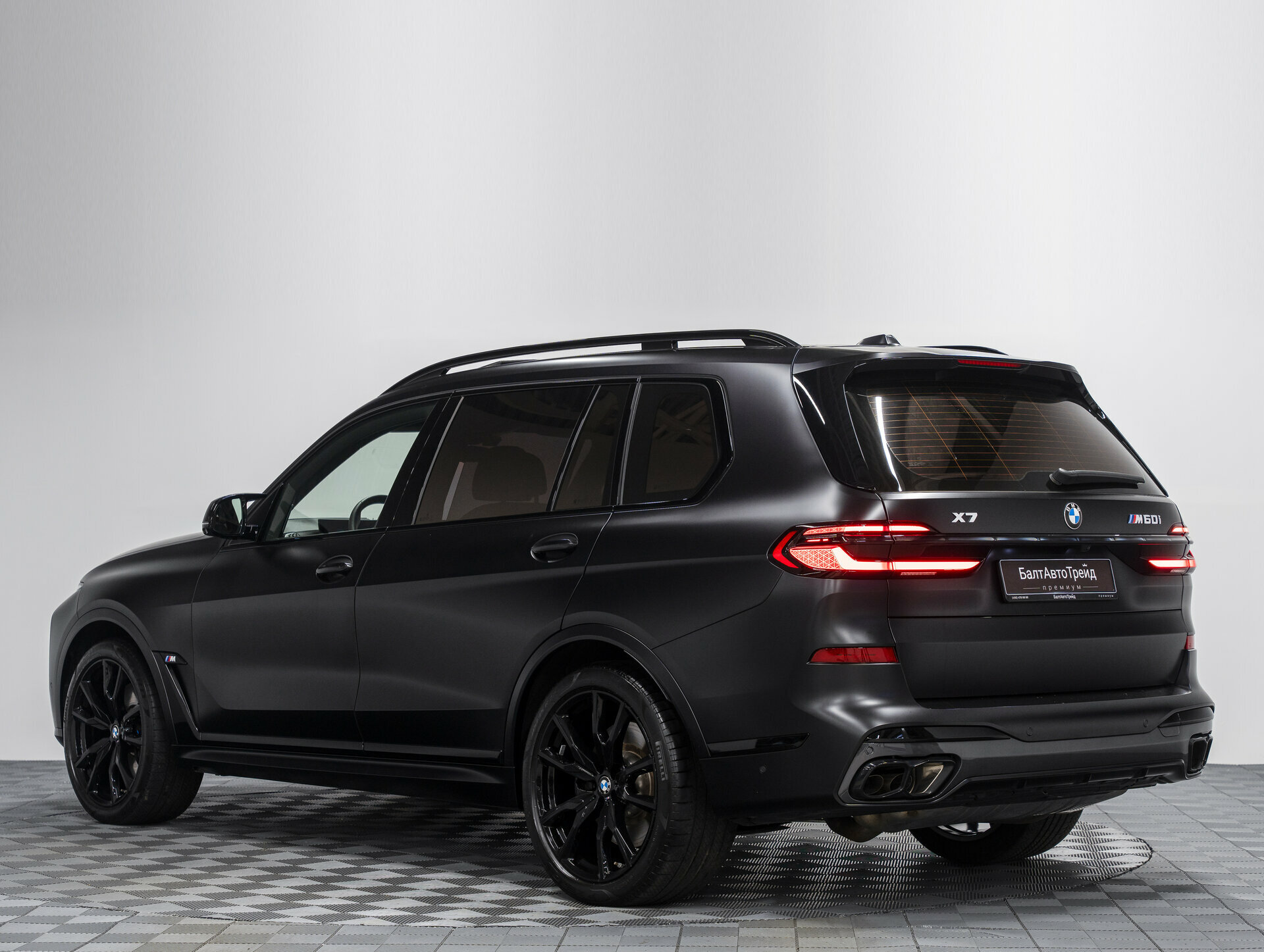 Автомобиль BMW X7 M60i 4.4 AT (530 л.с.) 4WD - 7