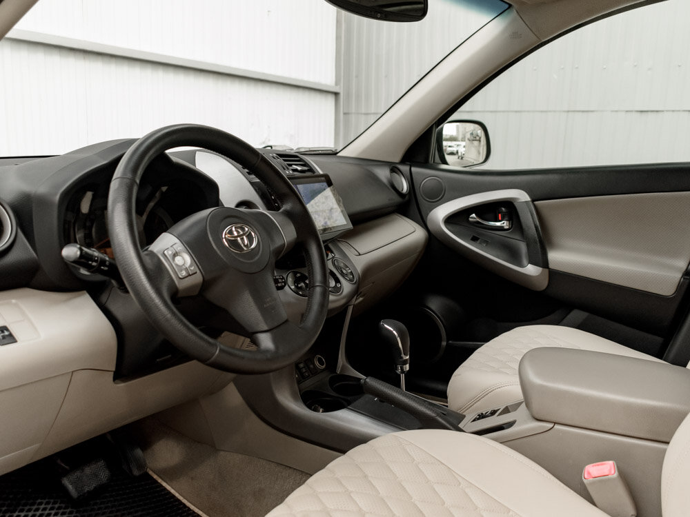 Купить Toyota RAV4 2.4 AT (170 л.с.) 4WD, 2007 в Екатеренбурге