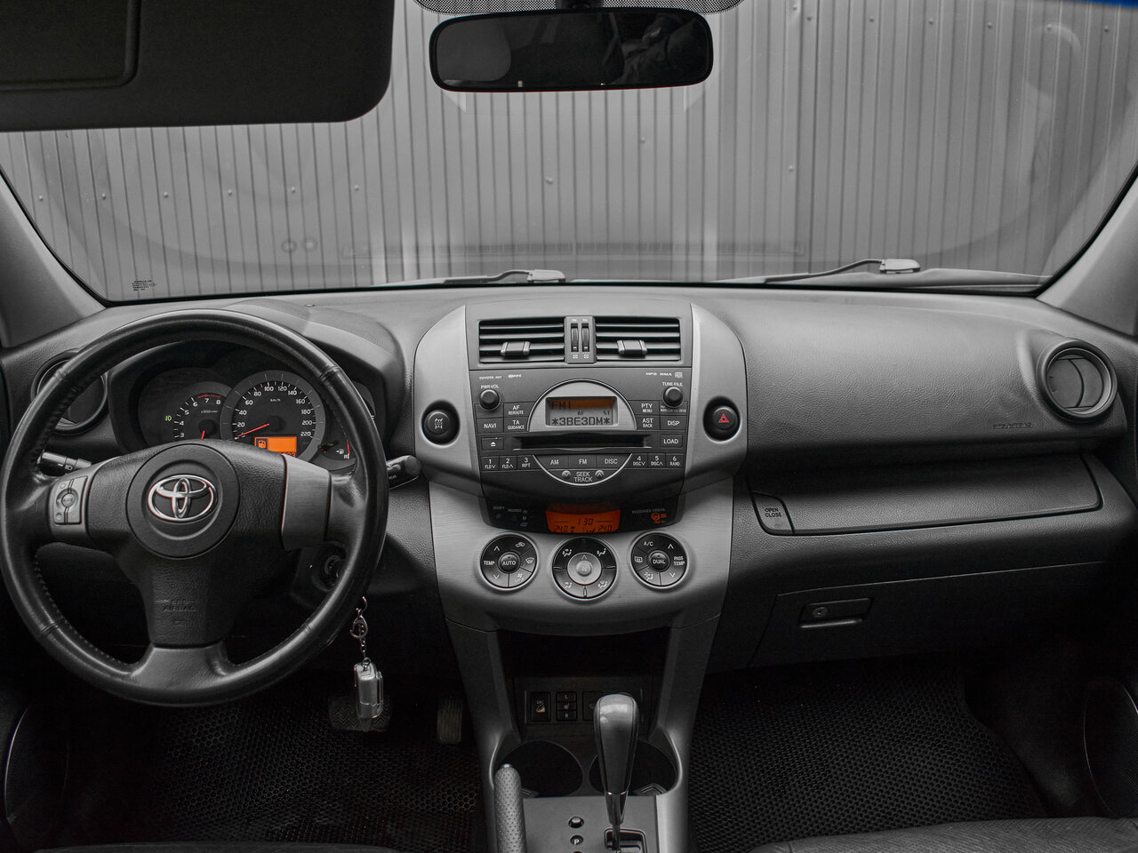 Купить Toyota RAV4 2.0 AT (152 л.с.) 4WD, 2006 в Екатеренбурге