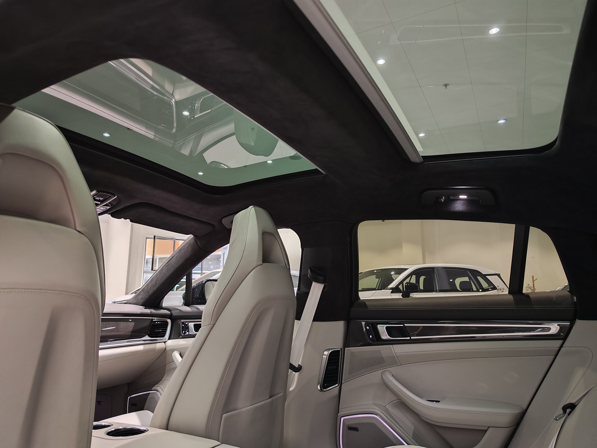 Автомобиль Porsche Panamera 4S 2.9 AMT (440 л.с.) 4WD - 10