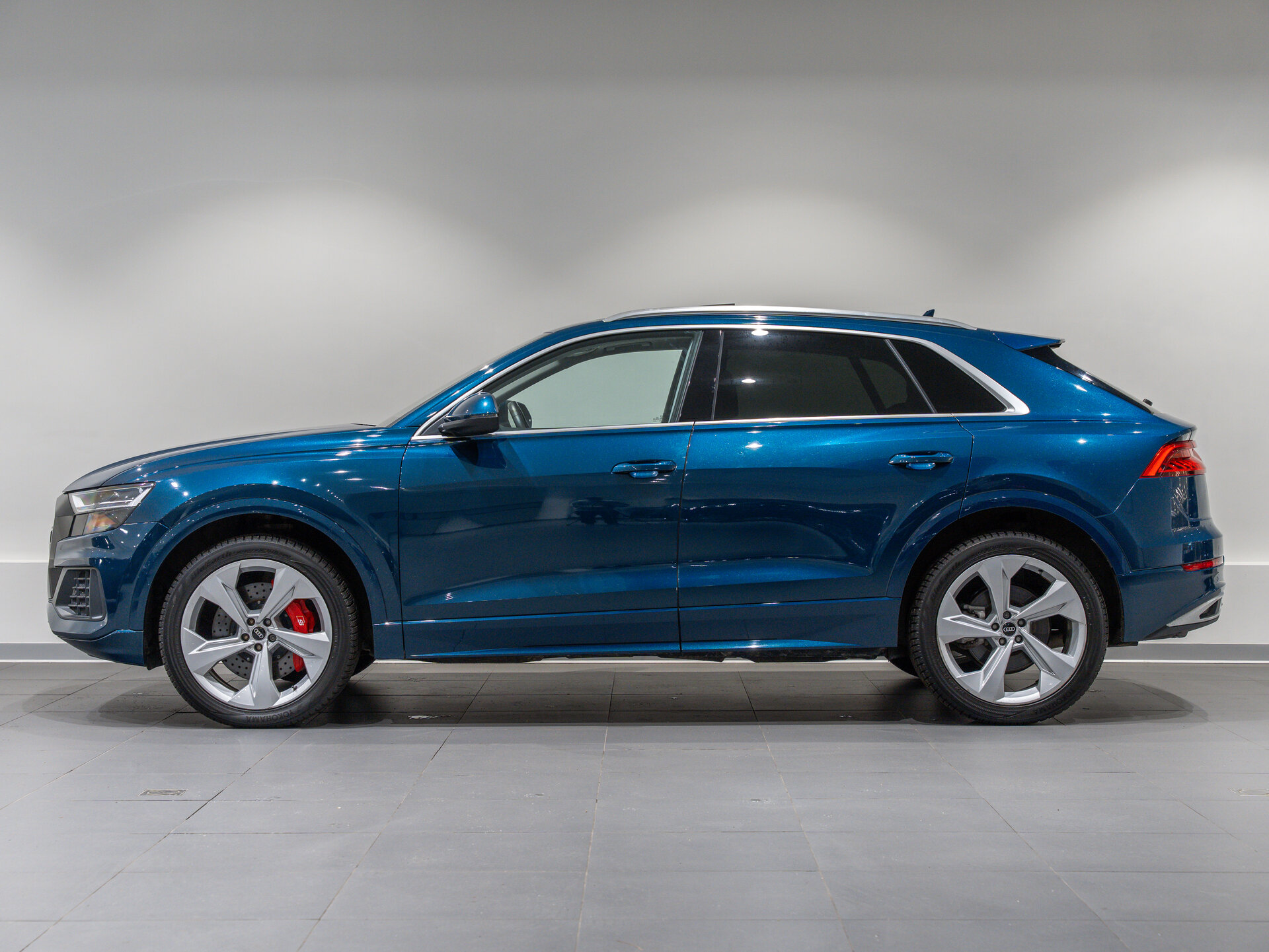 Автомобиль Audi Q8 55 TFSI 3.0 AT (340 л.с.) 4WD - 8