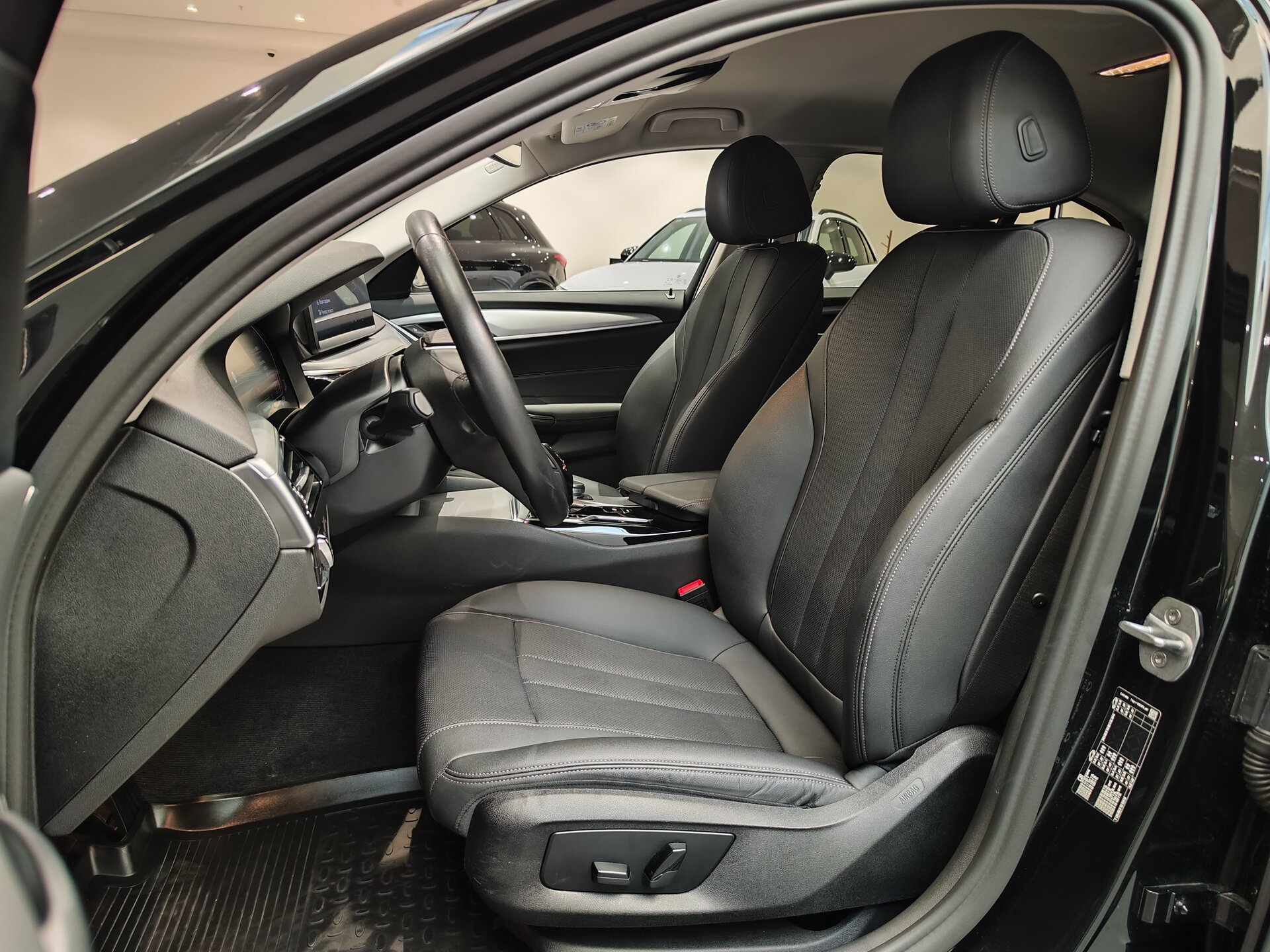 Автомобиль BMW 5 серии 520i 2.0 AT (184 л.с.) - 8