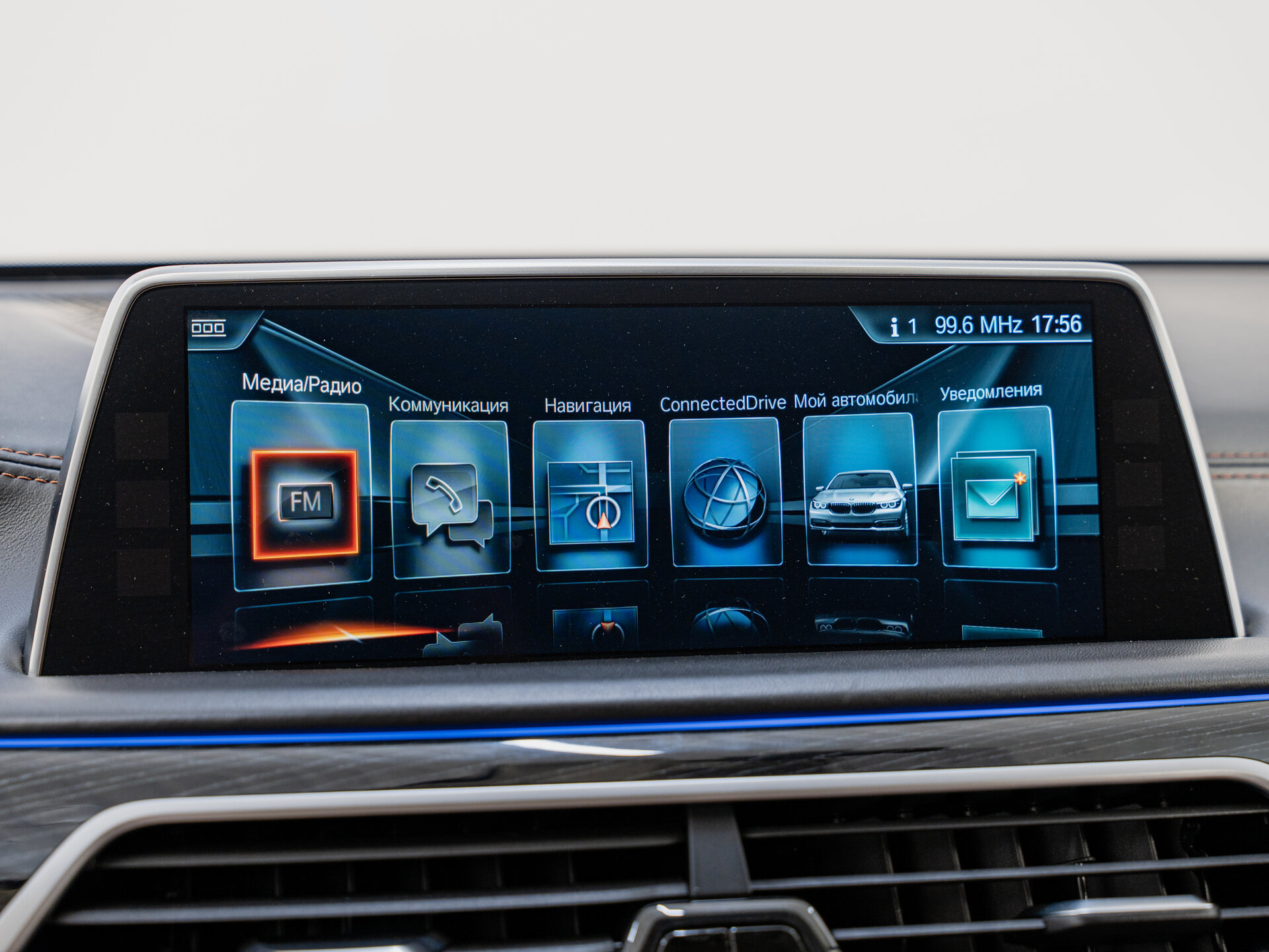 Автомобиль BMW 7 серии M760Li xDrive 6.6 AT (610 л.с.) 4WD - 17
