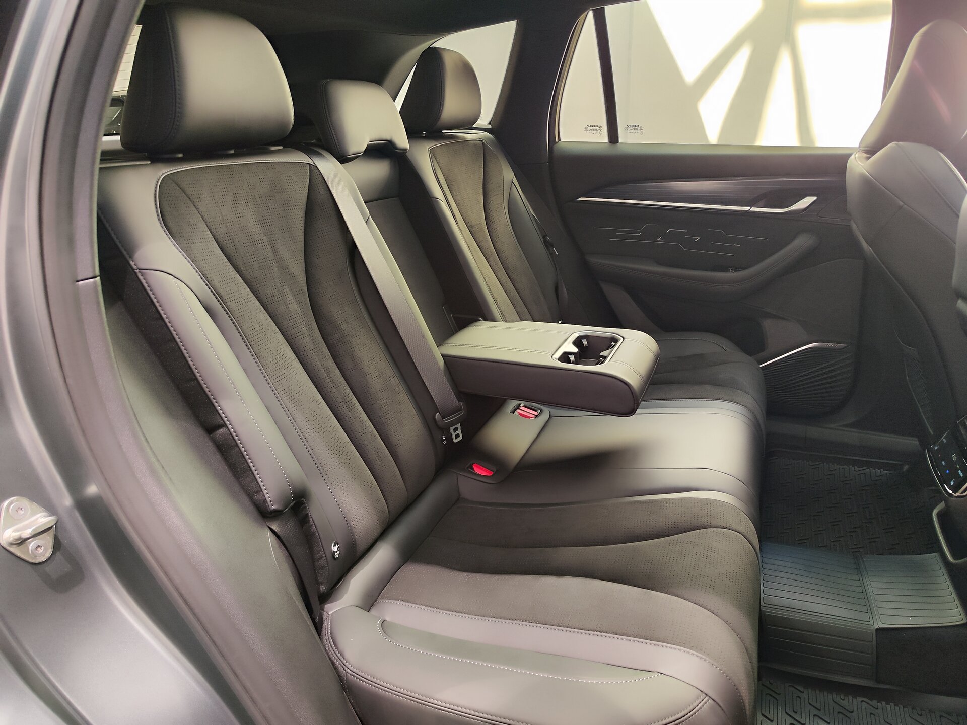 Автомобиль Geely Monjaro 2.0 AT (238 л.с.) 4WD - 13