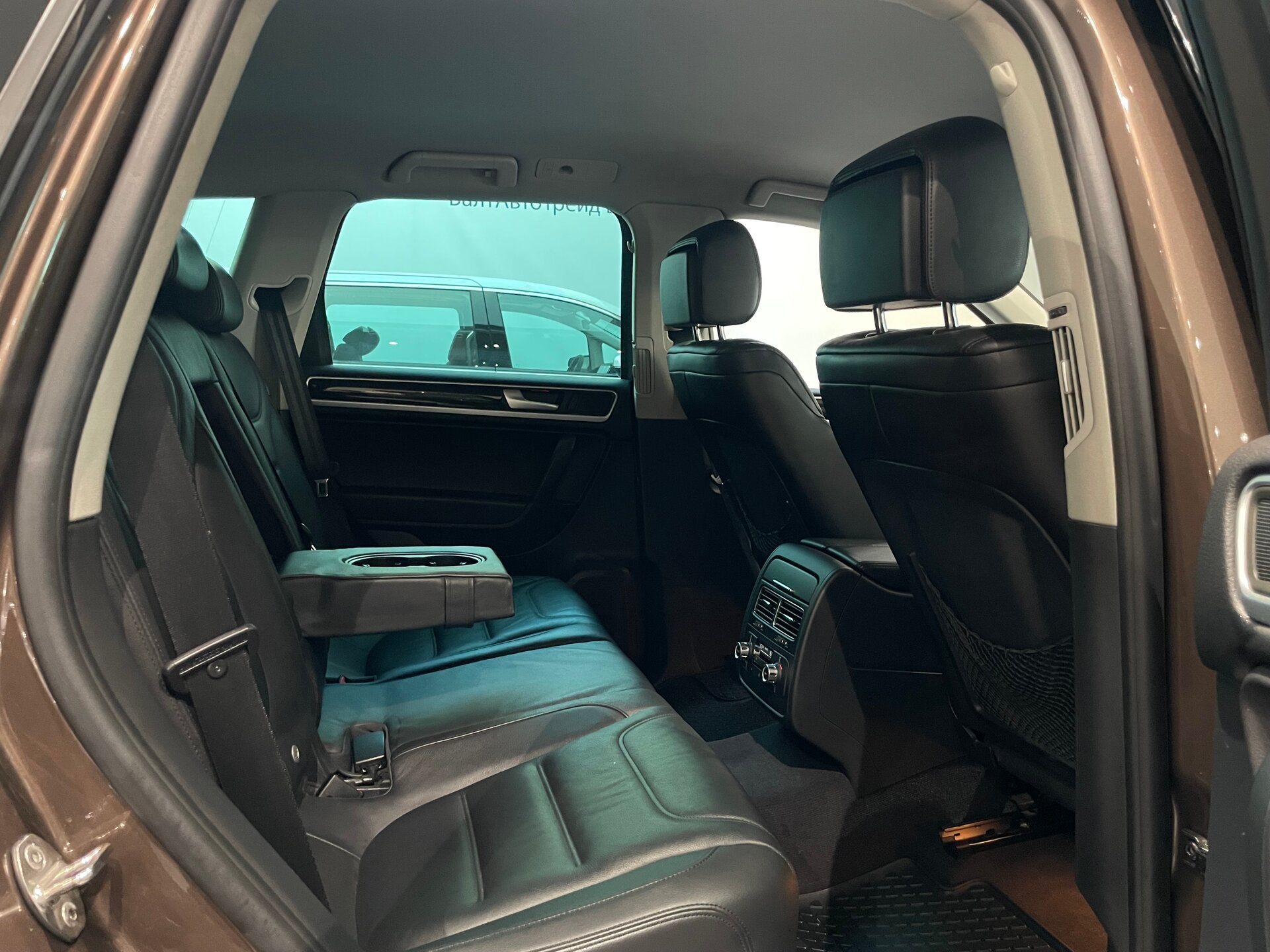 Автомобиль Volkswagen Touareg 3.6 AT (249 л.с.) 4WD - 10